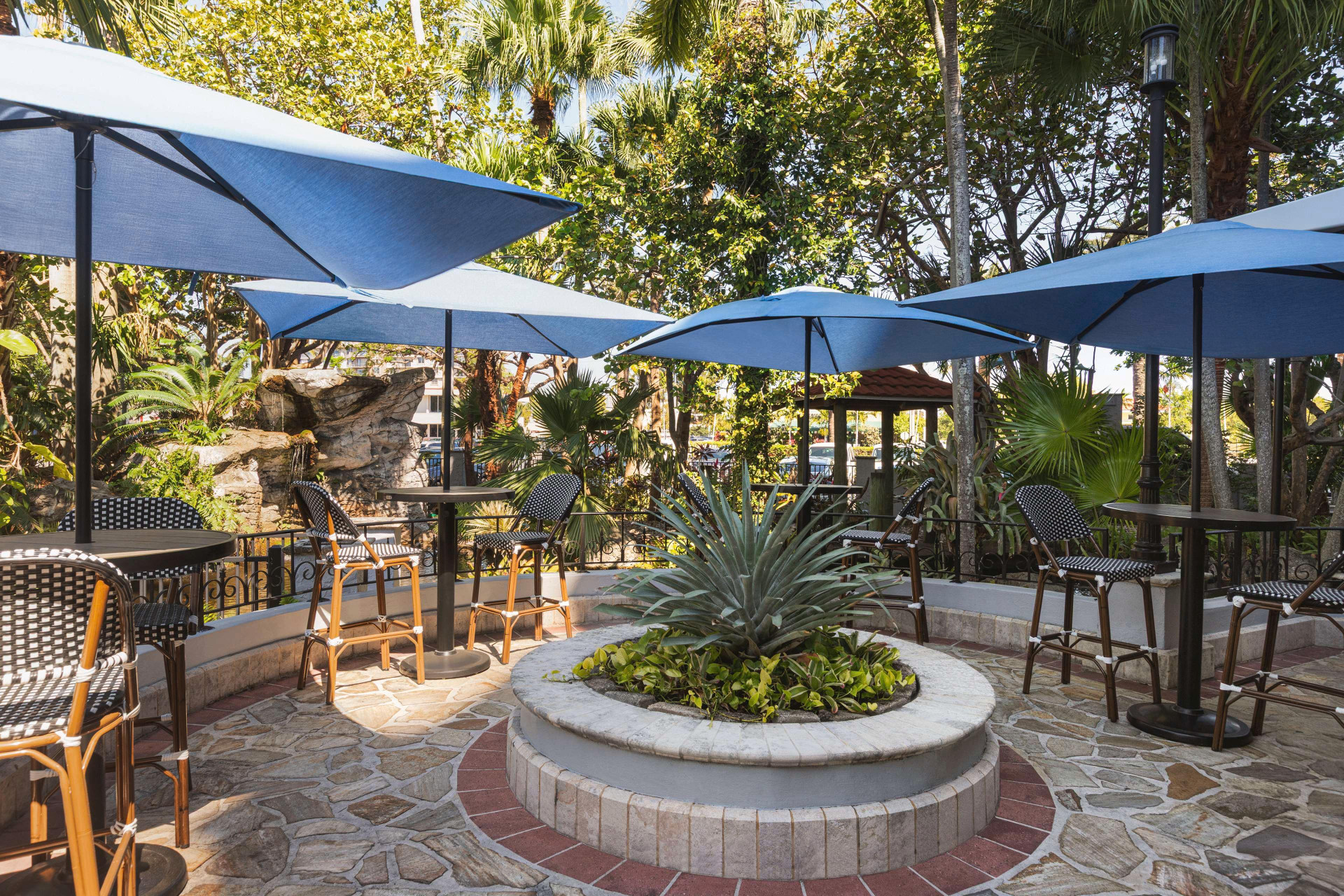 Vista Exterior Embassy Suites by Hilton Fort Lauderdale 17th Street