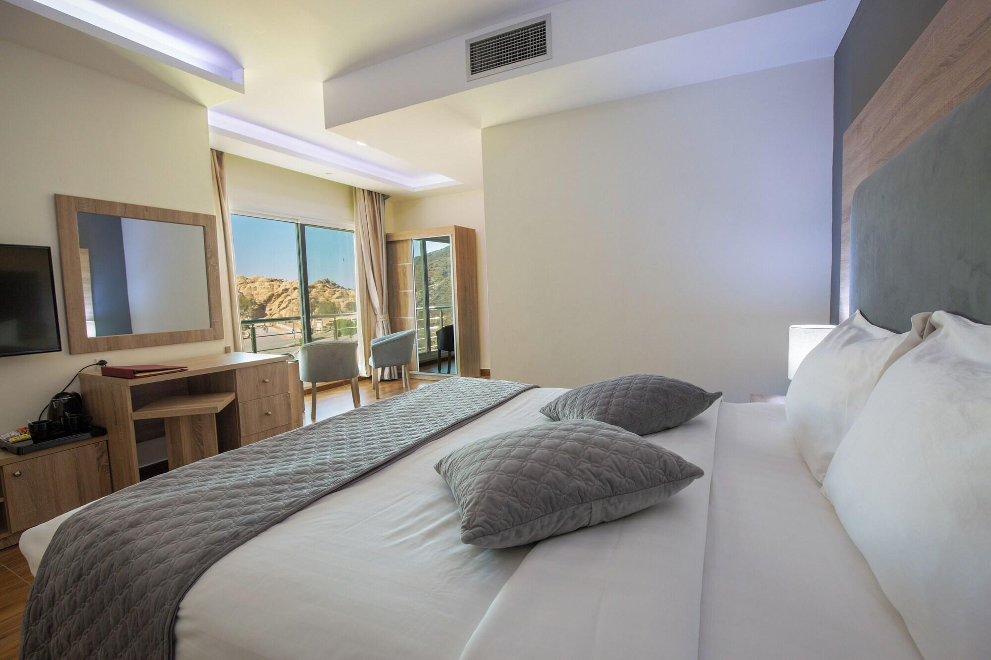 Varios Petra Moon Hotel