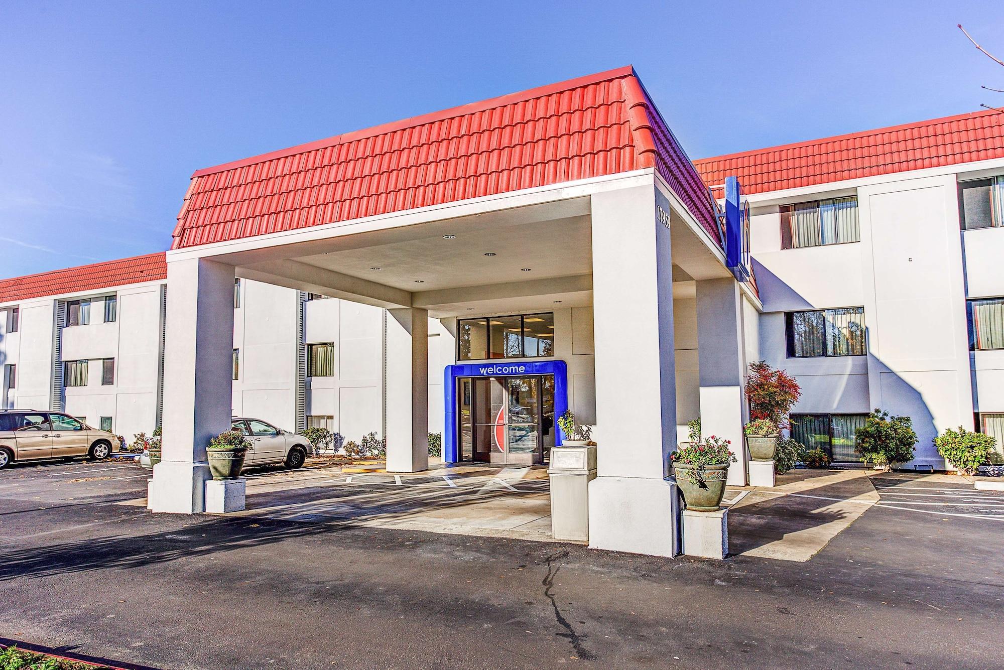 Vista Exterior Motel 6 Portland, OR - Tigard West
