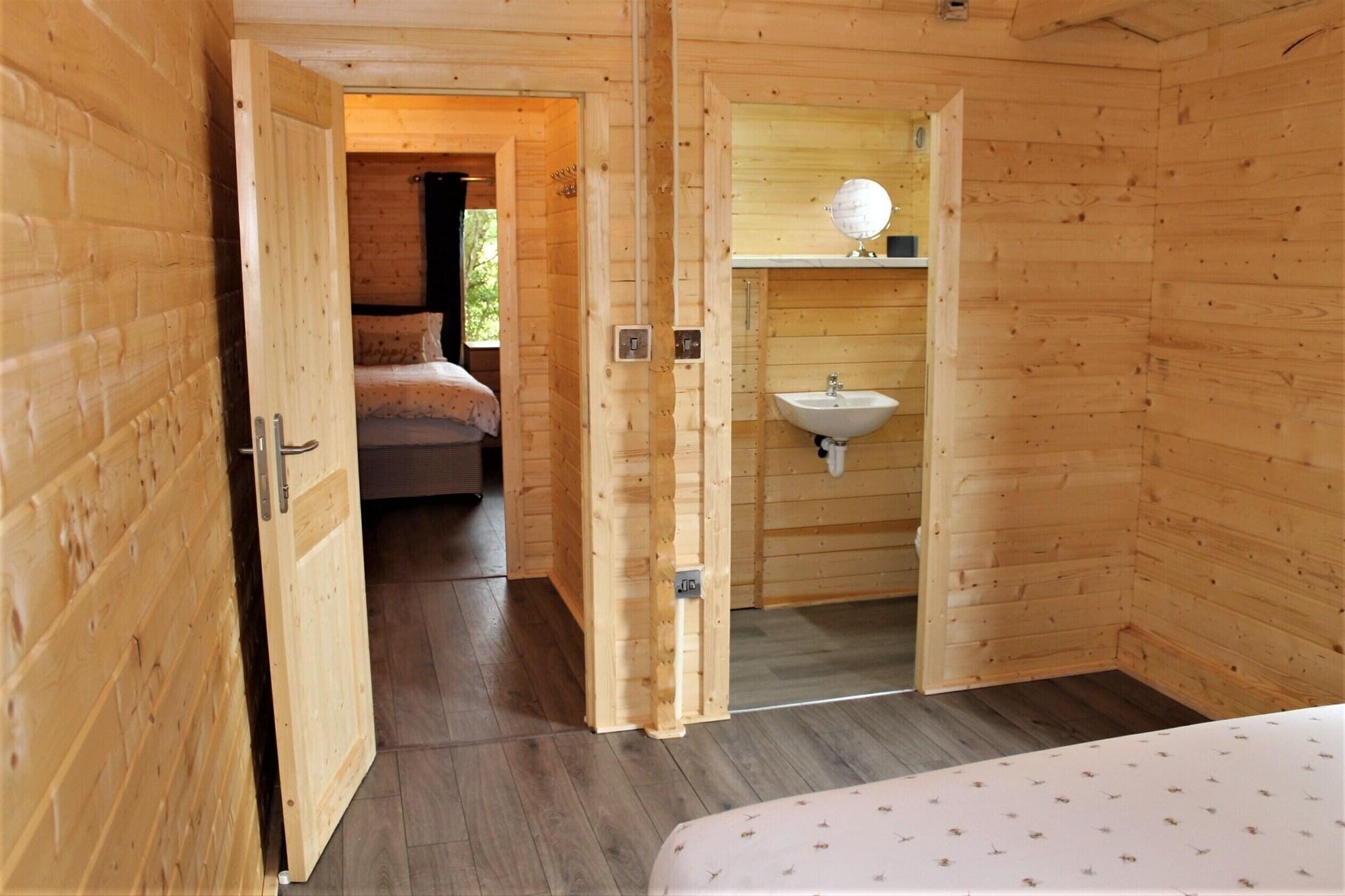 Spa Inviting 3-bedroom Lodge in Ashton Under Hill