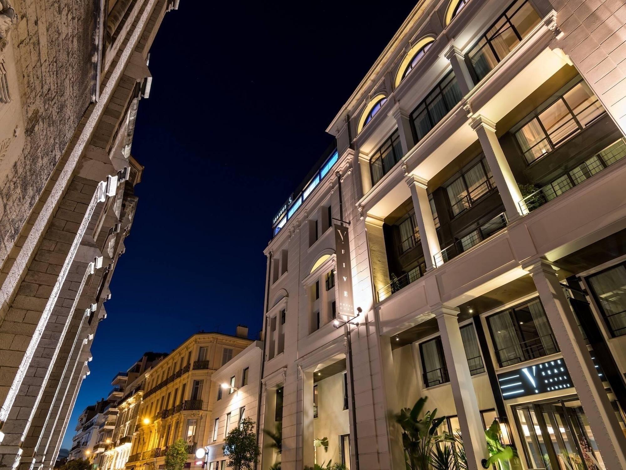 Vista Exterior Five Seas by Inwood Hotels