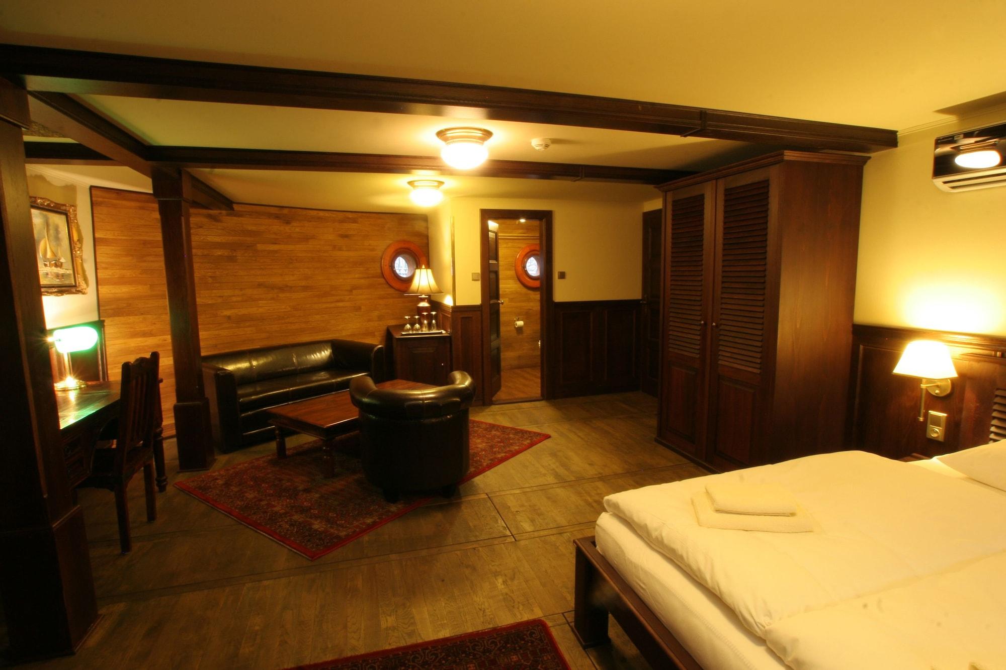 Set de Habitación Boat Hotel Matylda