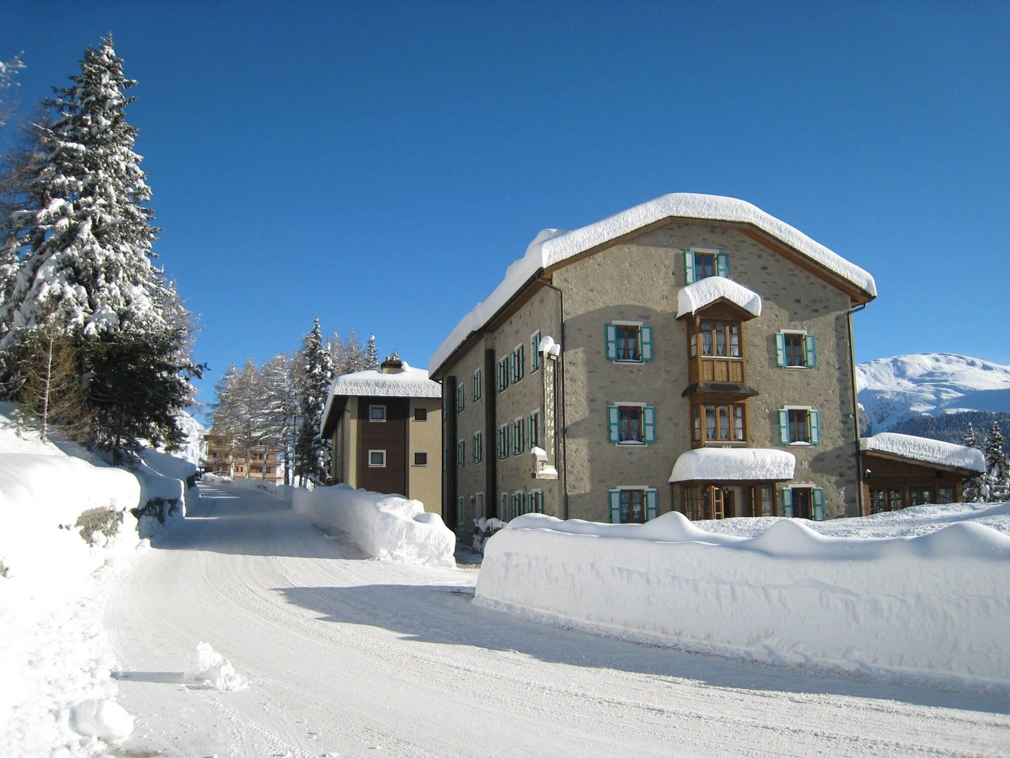Vista Exterior Hotel Li Arnoga