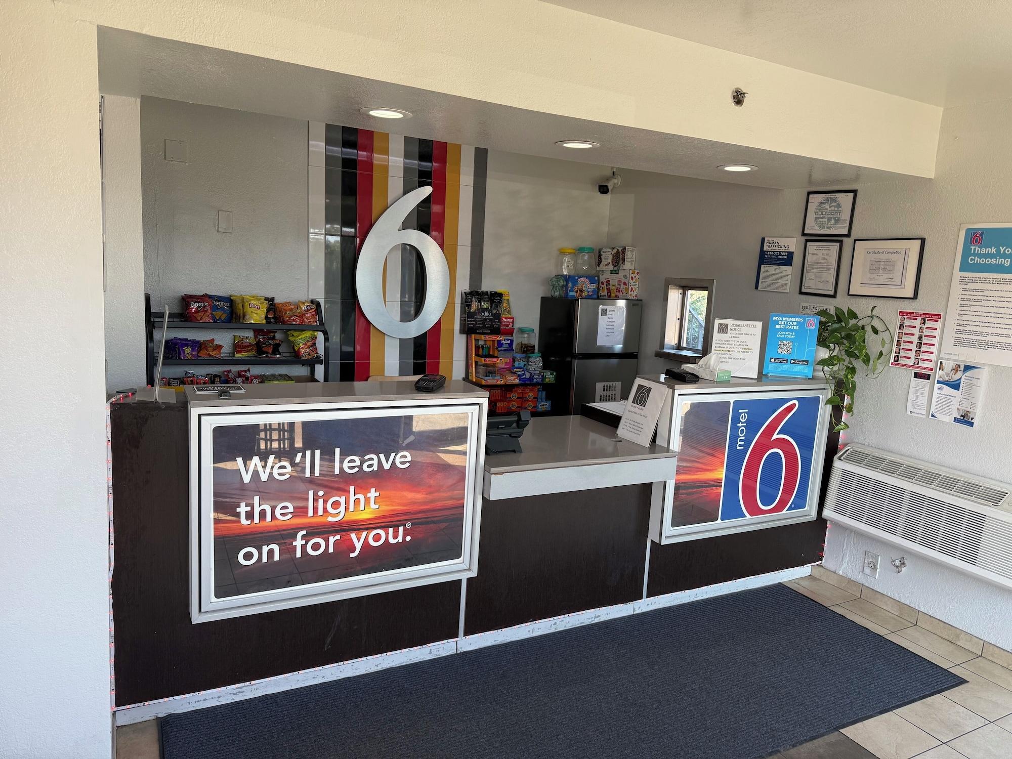 Vista Lobby Motel 6 Gulfport, MS – Airport
