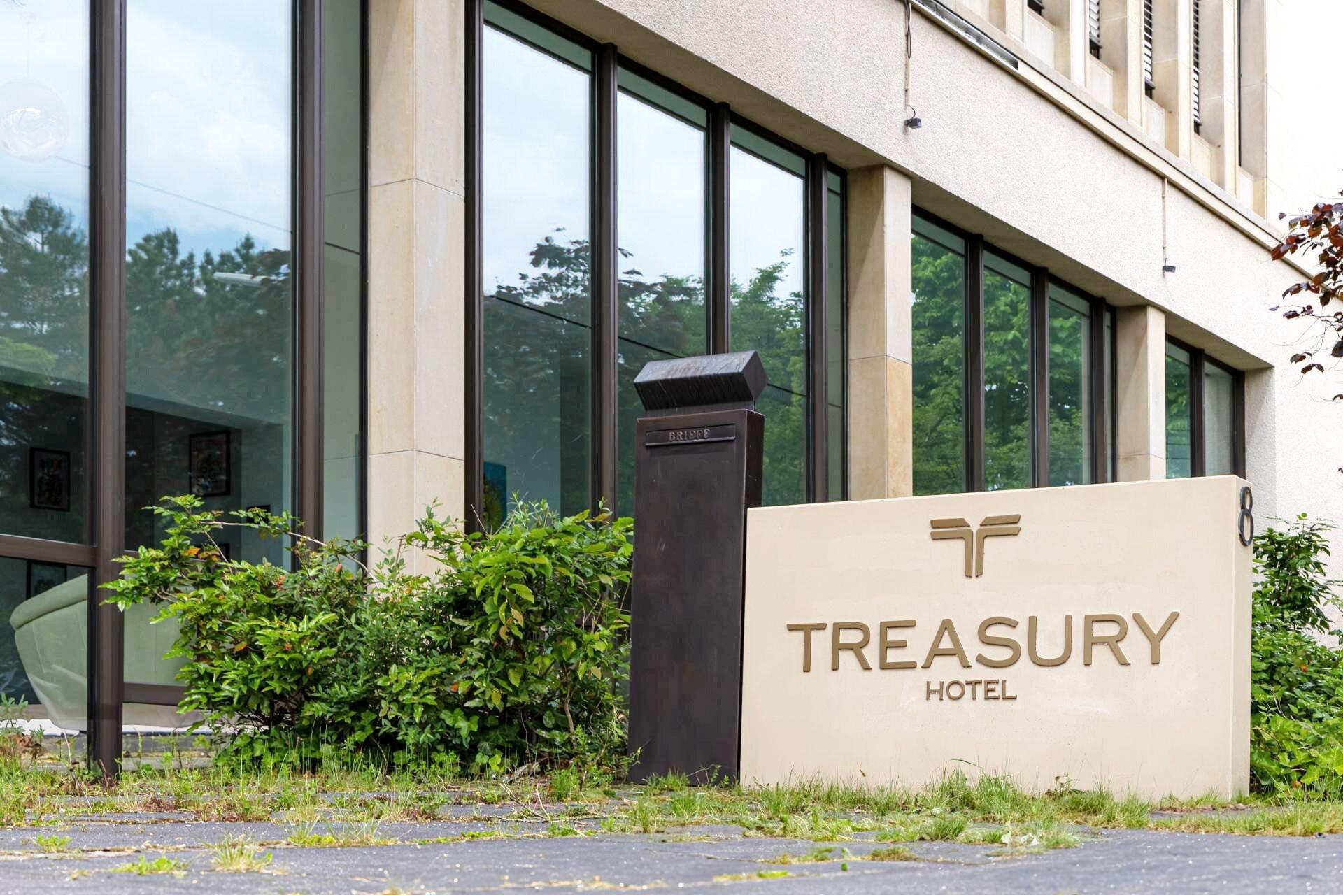 Vista Exterior Treasury Hotel