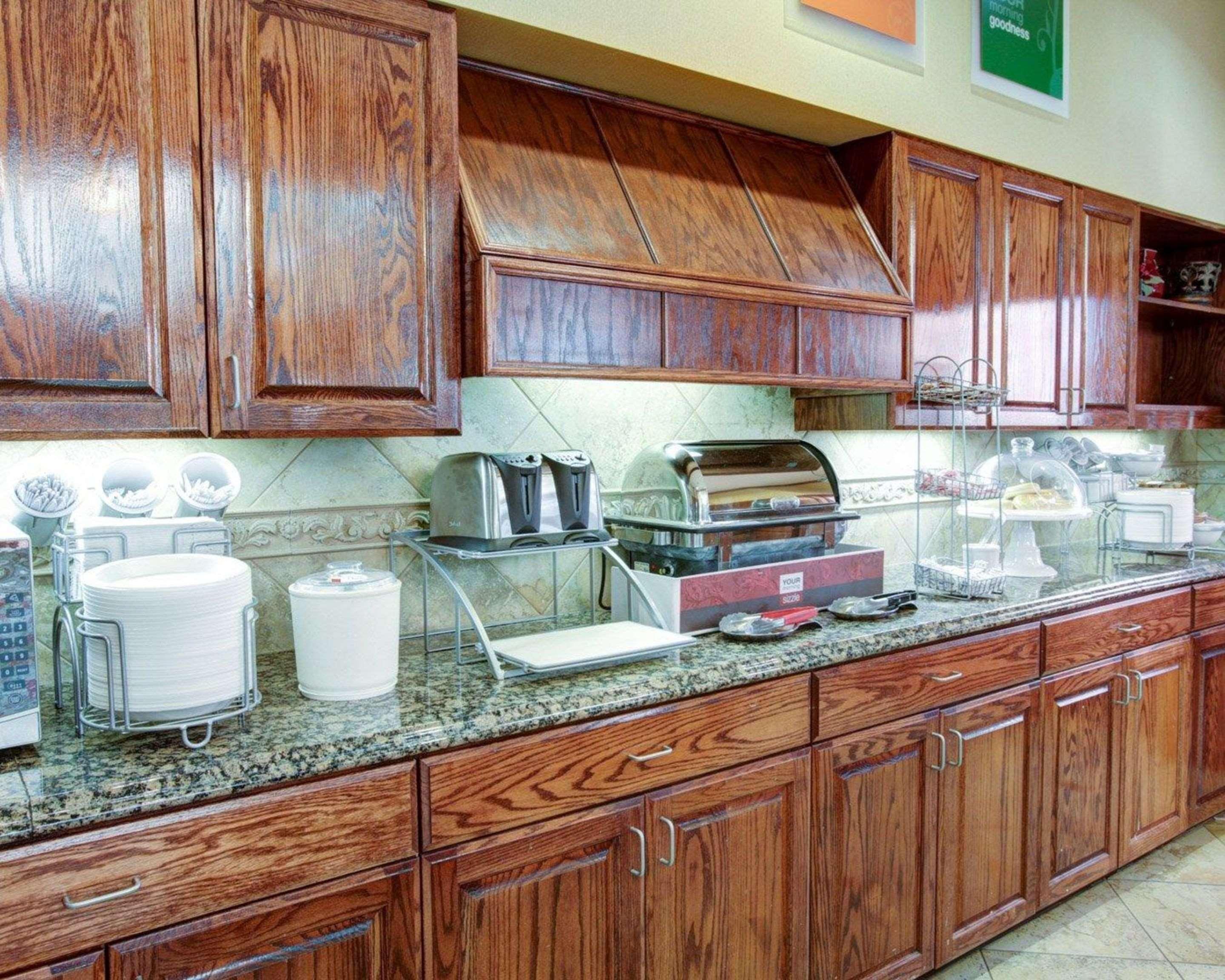 Restaurant Comfort Suites University Drive