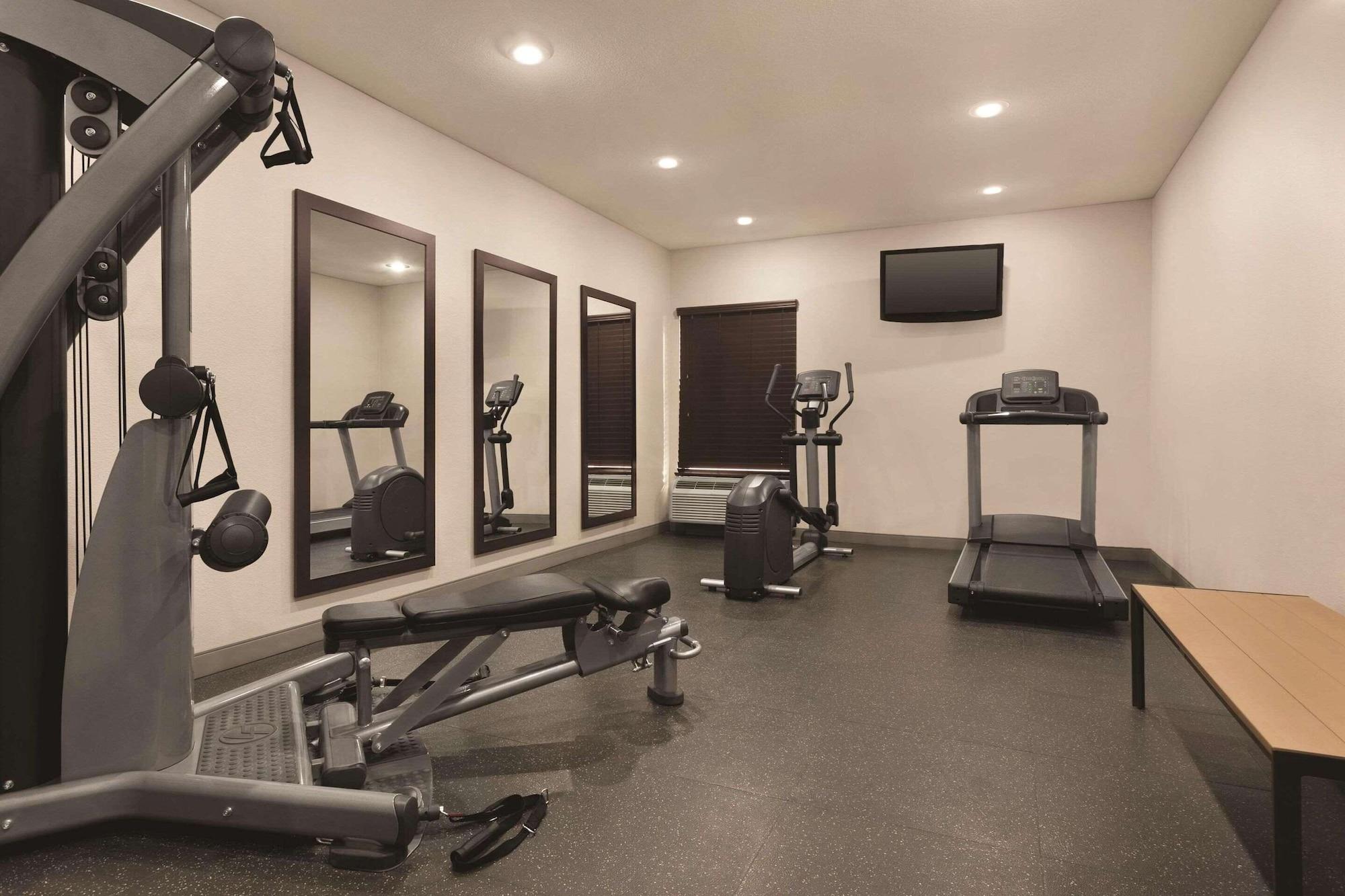 Gimnasio Country Inn & Suites by Radisson, Bryant (Little Rock), AR