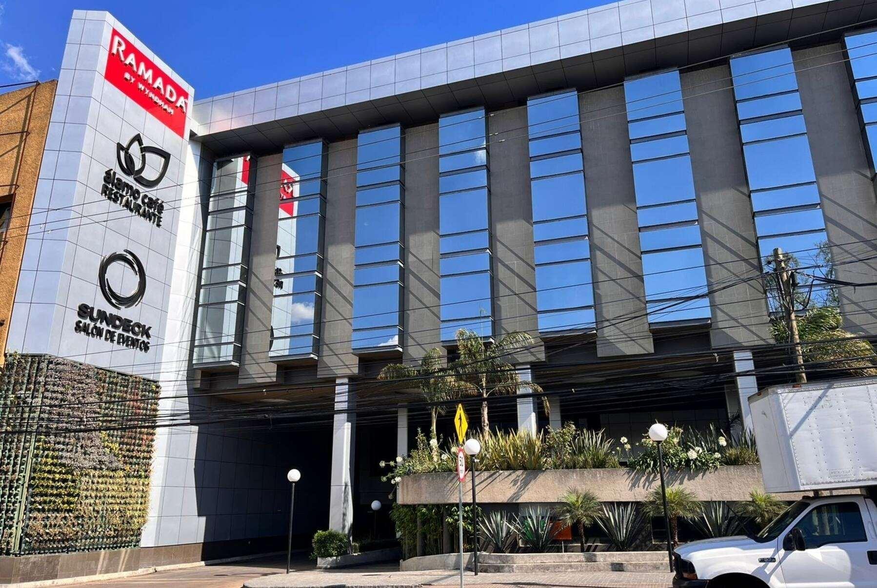 Vista Exterior Ramada by Wyndham Mexico City Santa Fe