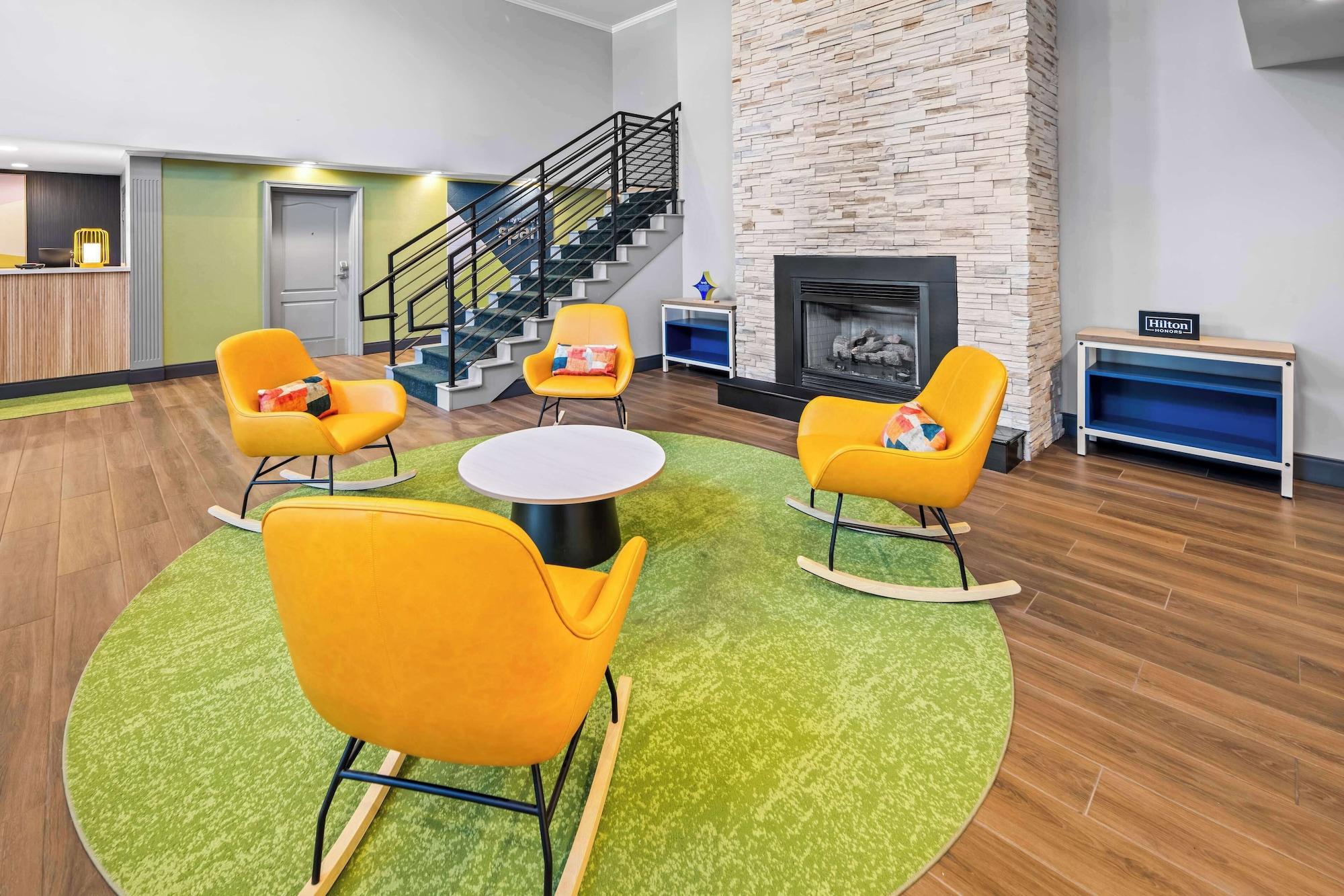 Vista Lobby Spark by Hilton Woodbridge