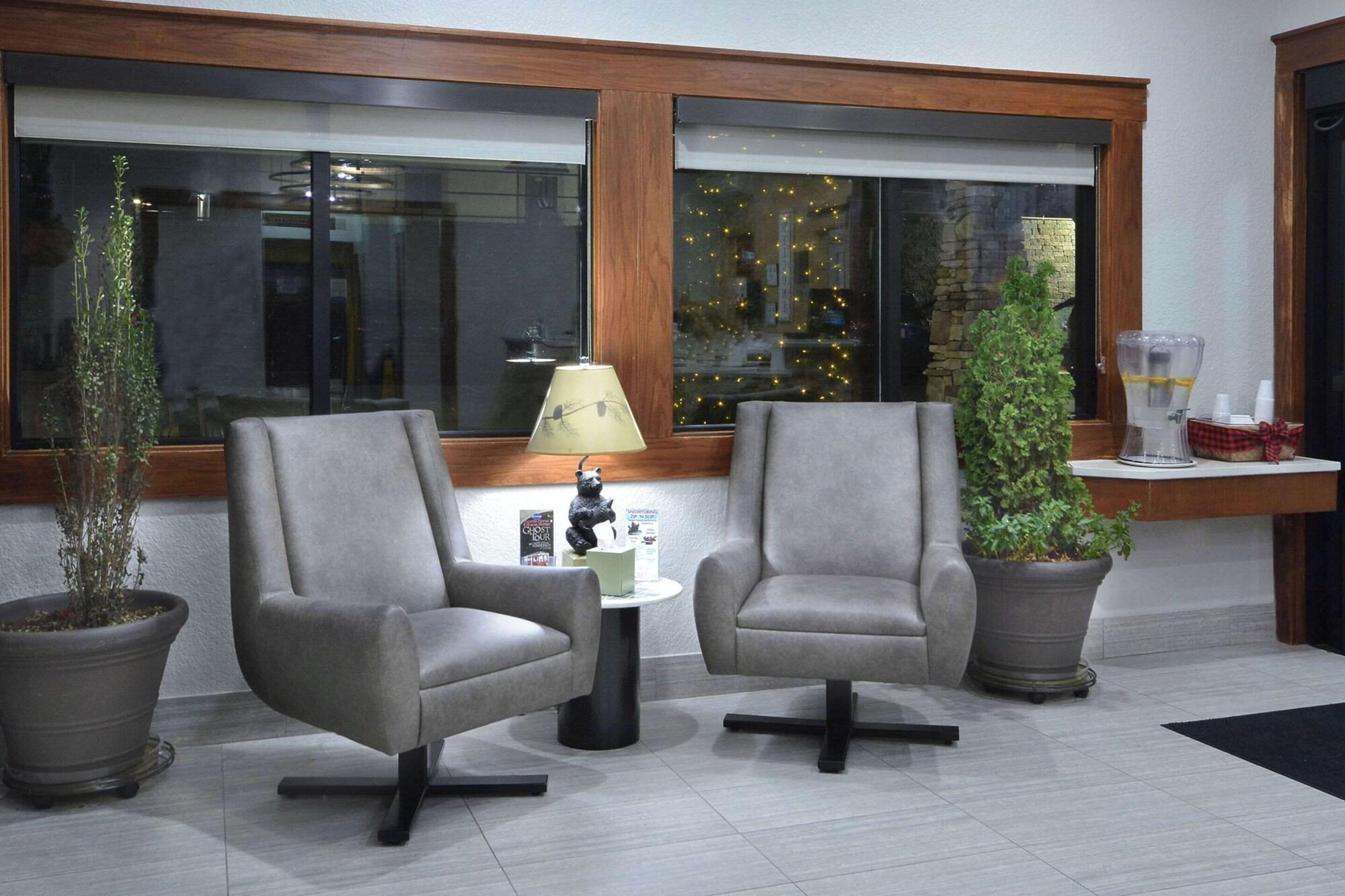 Vista Lobby Brookstone Lodge near Biltmore Village, Ascend Hotel Collection by Choice Hotels International
