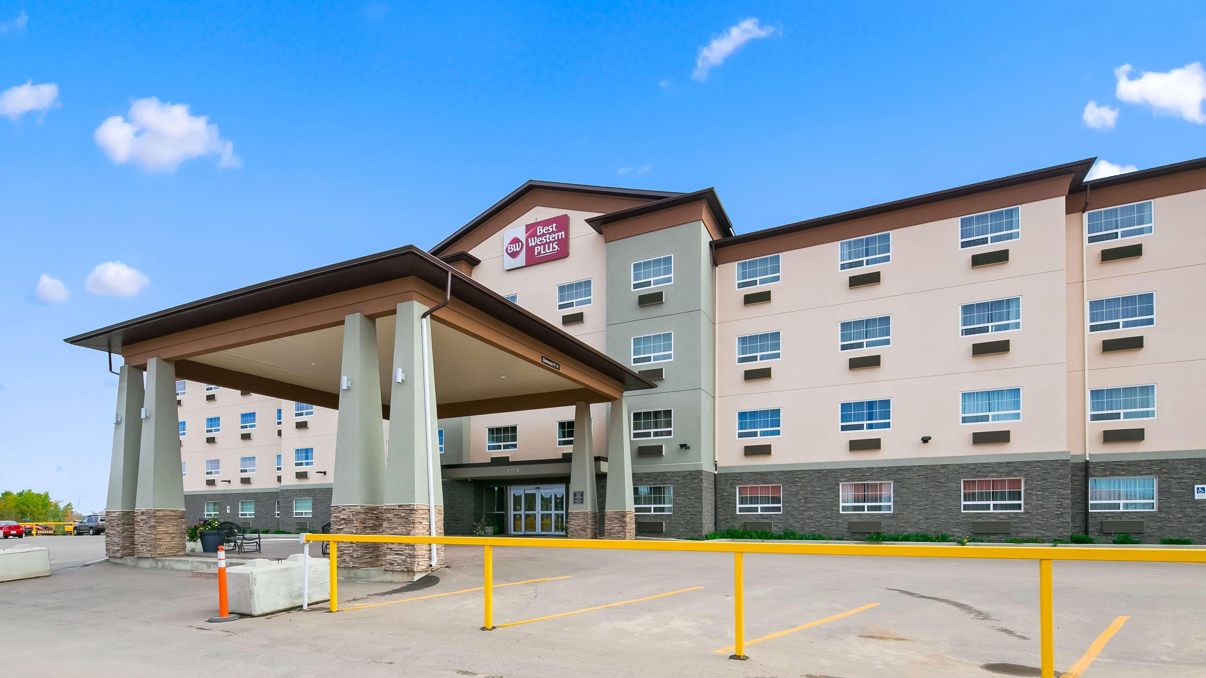 Vista Exterior Best Western Plus Peace River Hotel & Suites