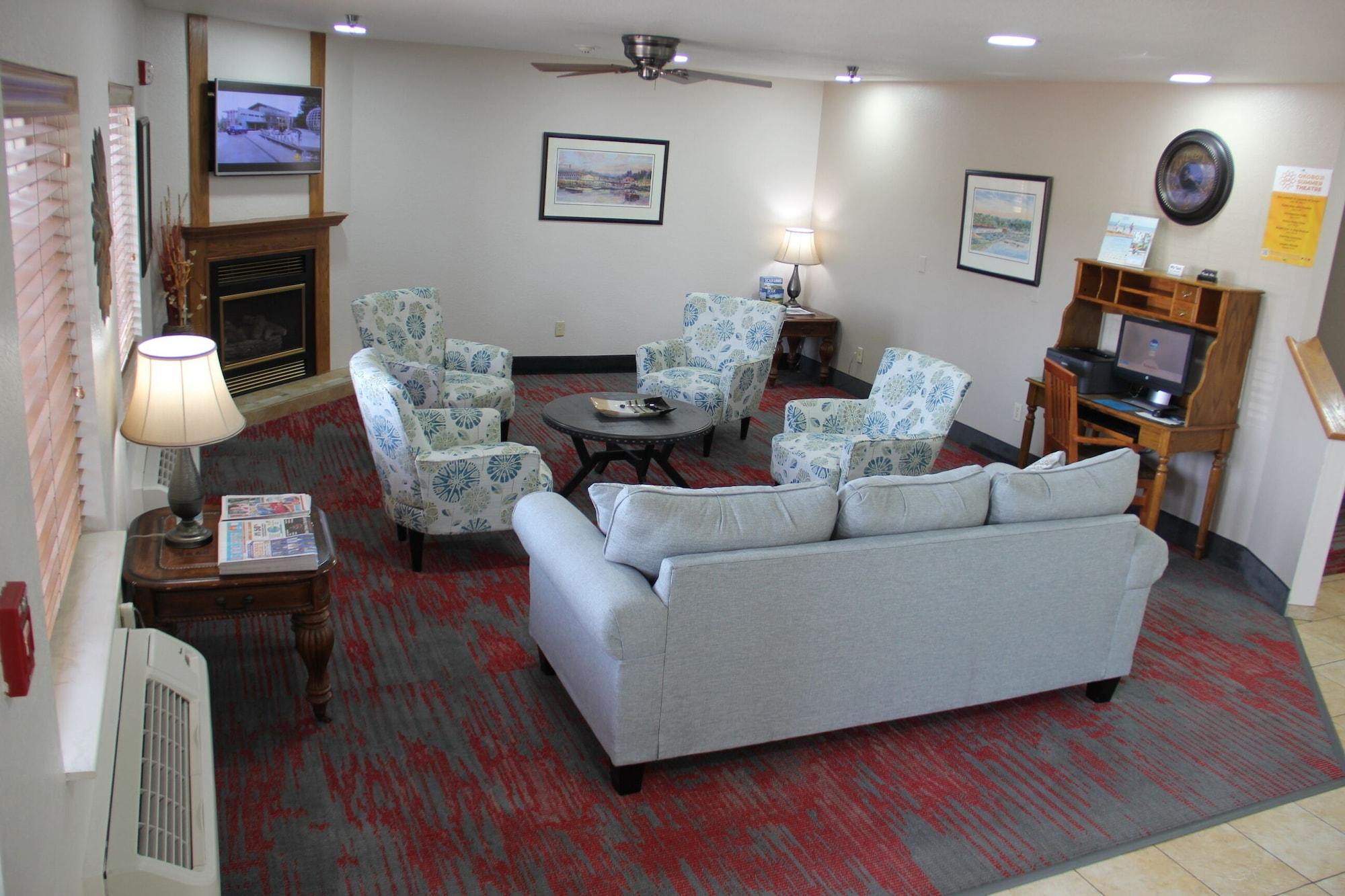 Vista Lobby Ramada by Wyndham Spirit Lake/Okoboji