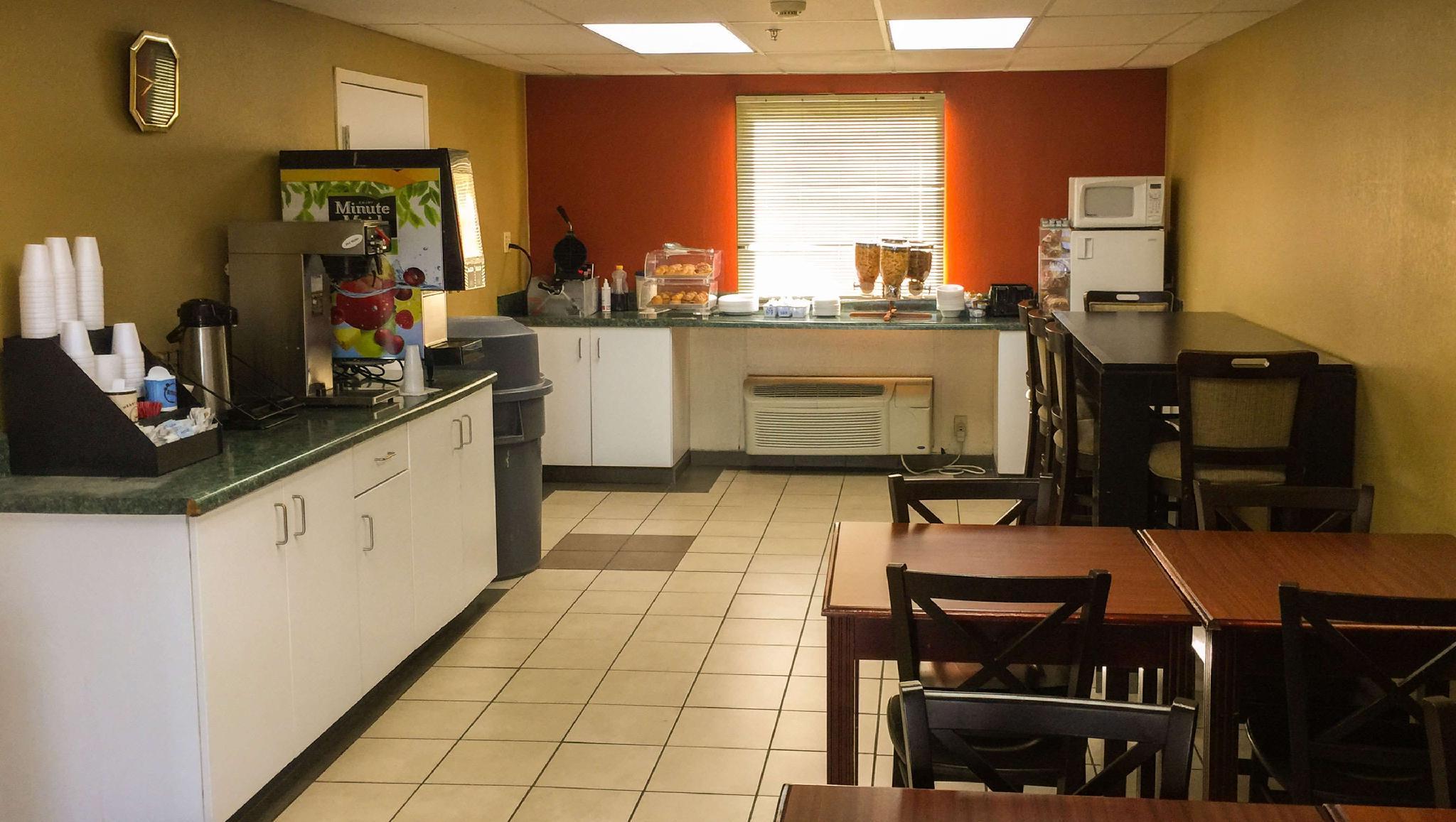 Restaurant Super Inn and Suites Philadelphia
