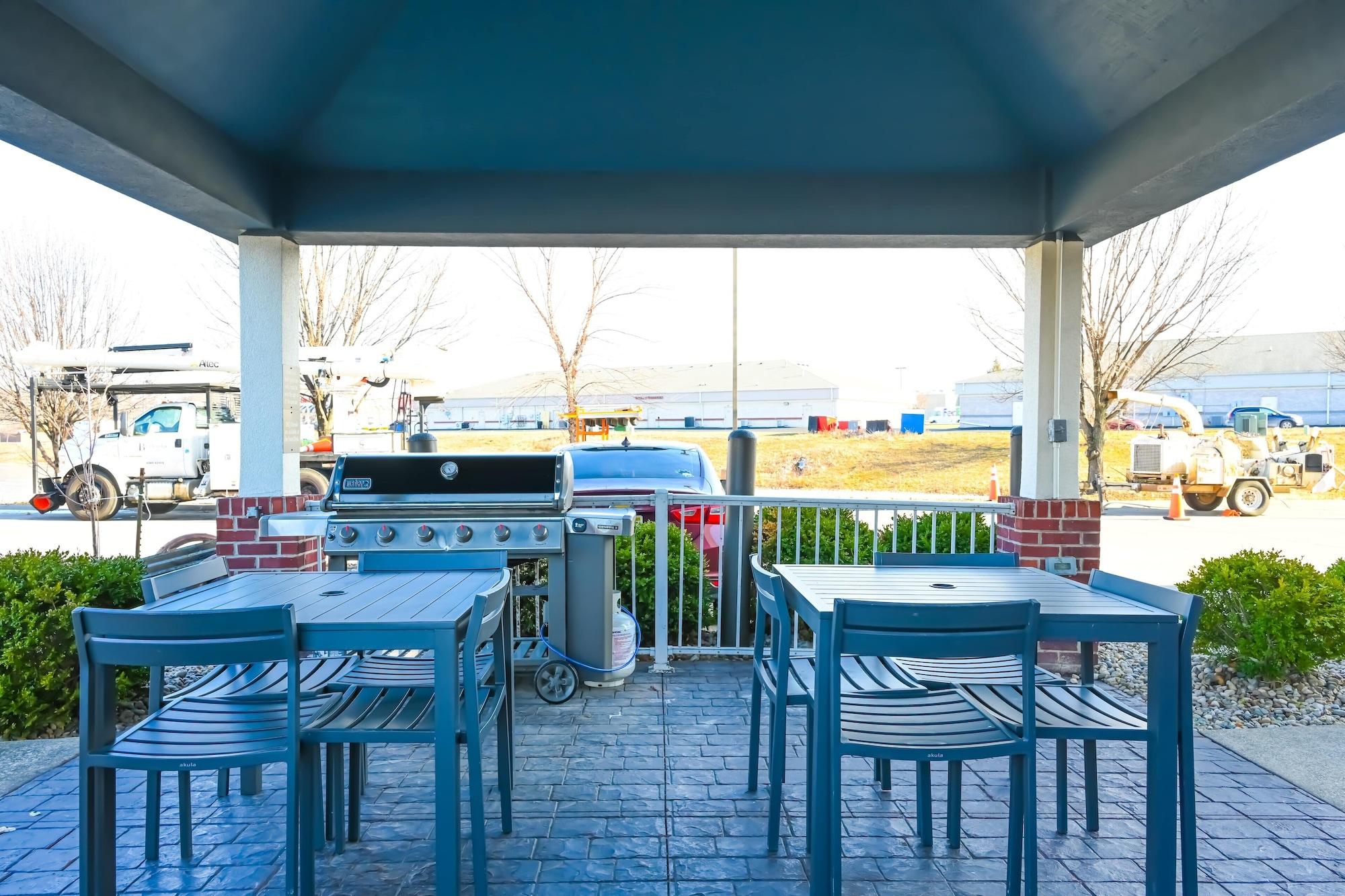 Comodidades del Alojamiento Candlewood Suites Champaign-Urbana University Area by IHG