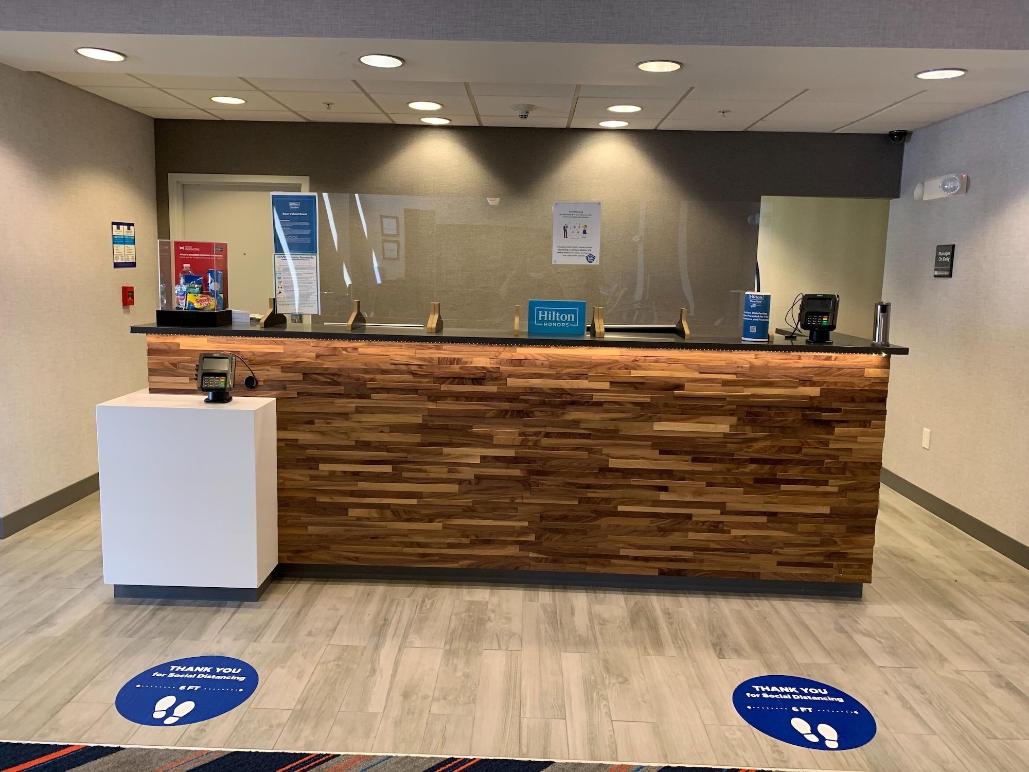 Vista Lobby Hampton Inn & Suites Syracuse Dewitt