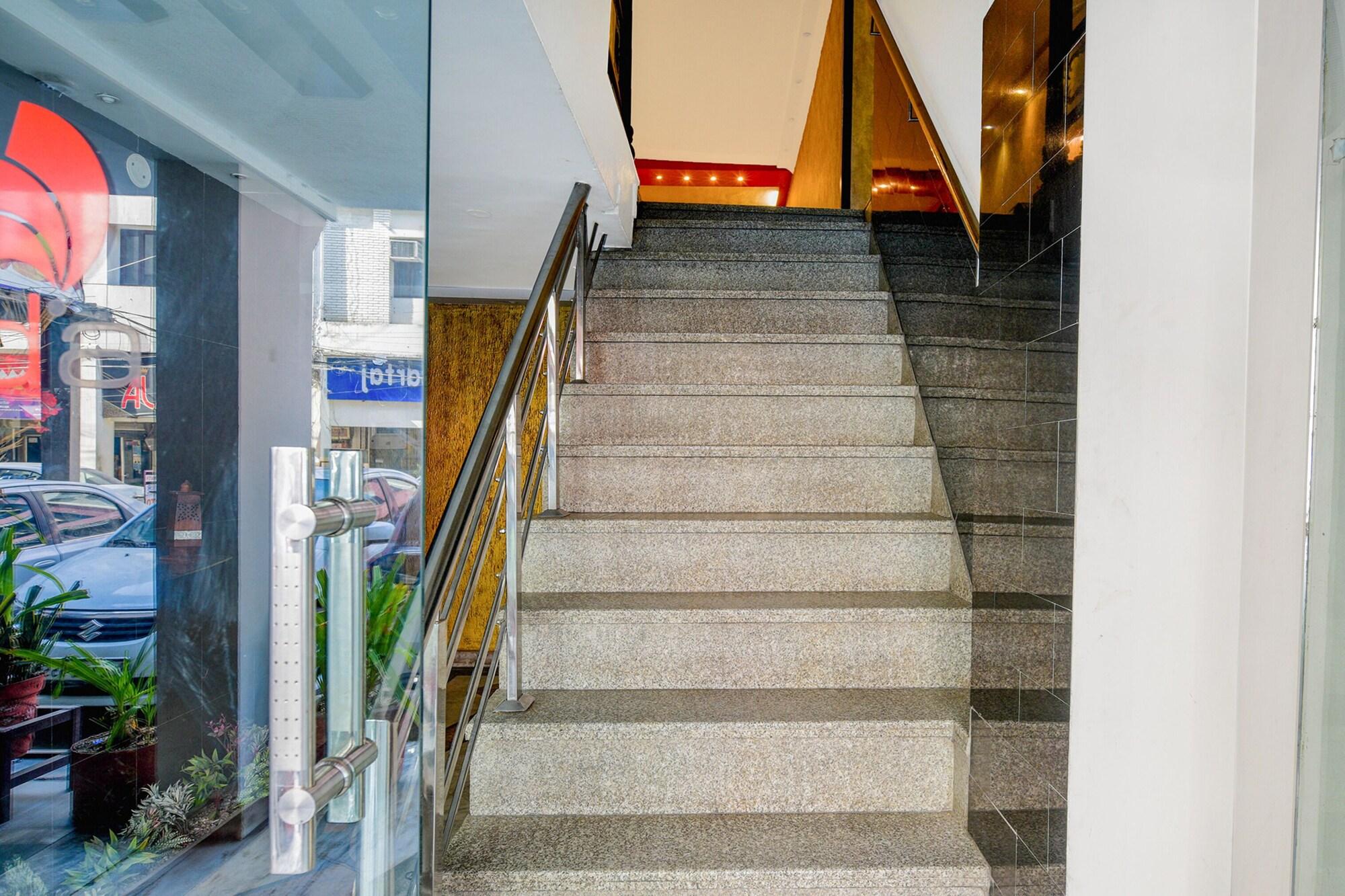 Vista Lobby Fabhotel Nanda