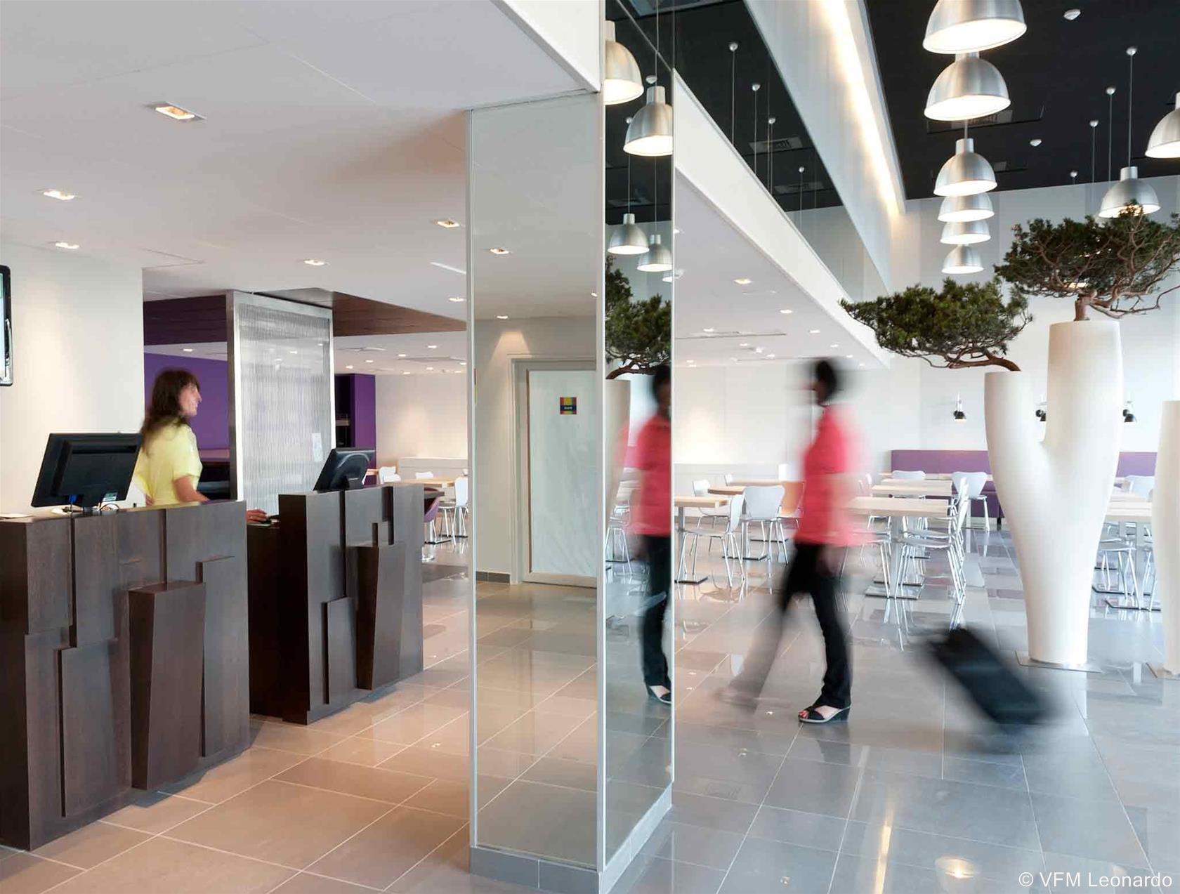 Vista Lobby ibis Styles Nimes Gare Centre