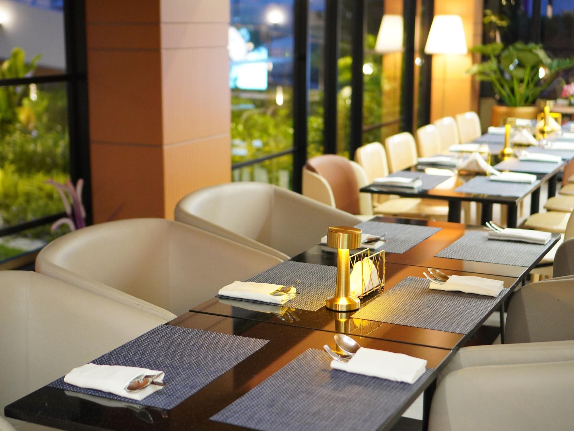 Restaurant Floral Court Hotel & Residence Sukhumvit 13
