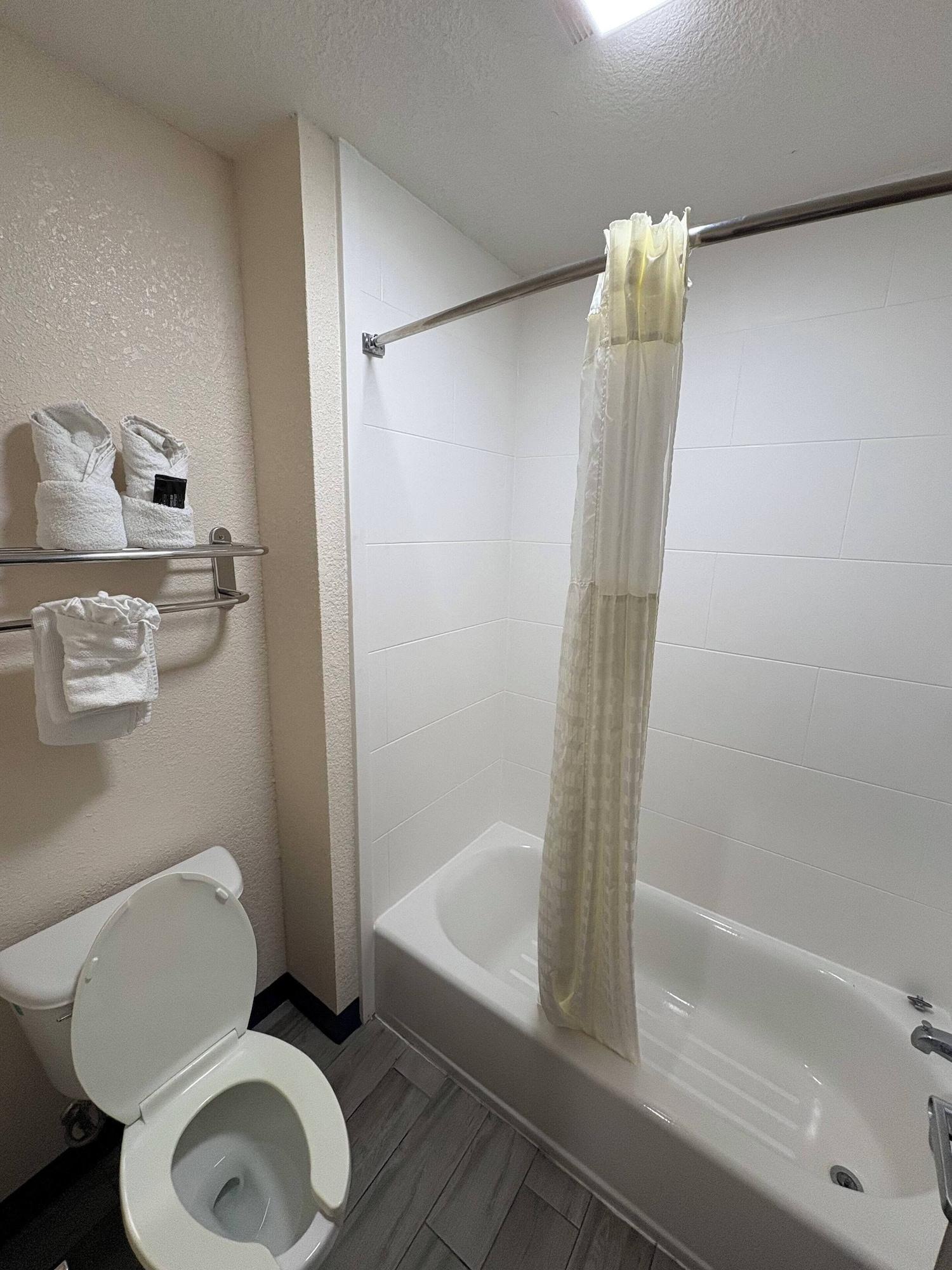 Equipamiento de Habitación Baymont by Wyndham Iowa Lake Charles