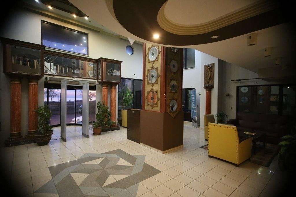Vista Lobby Peronti Hotel