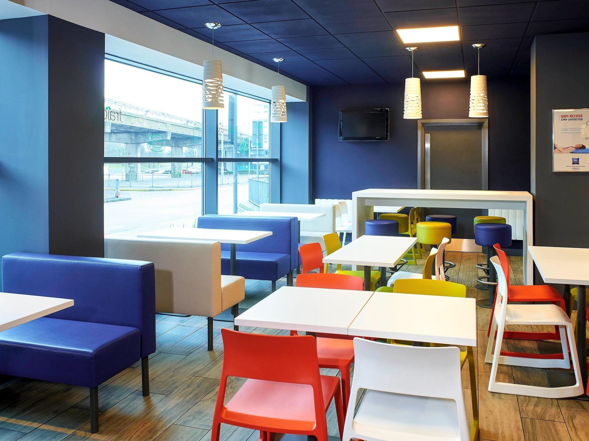 Vista Lobby ibis budget Birmingham International Airport - NEC