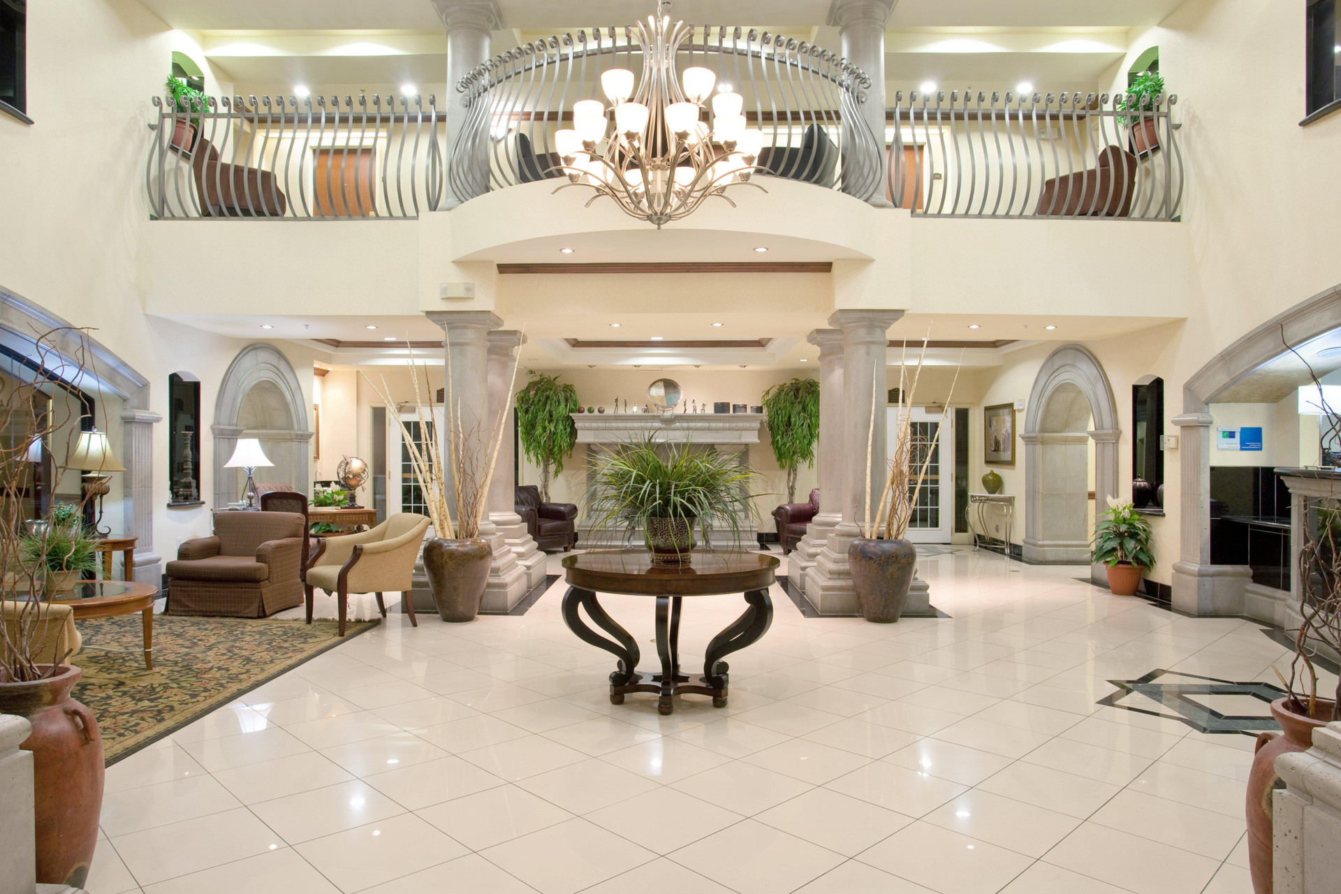 Vista Lobby Holiday Inn Express & Suites Tucson Mall by IHG