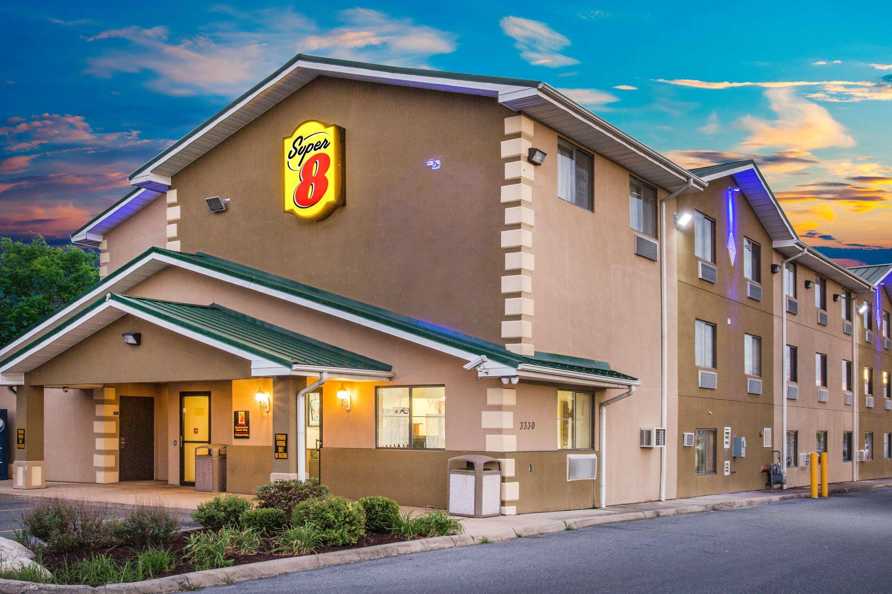 Vista Exterior Super 8 by Wyndham Harrisonburg