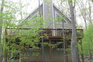 Alquiler Vacacional - Luxury 4BR Chalet-5 Mins. to Pool/Lake/Ski-Game Room in Basement