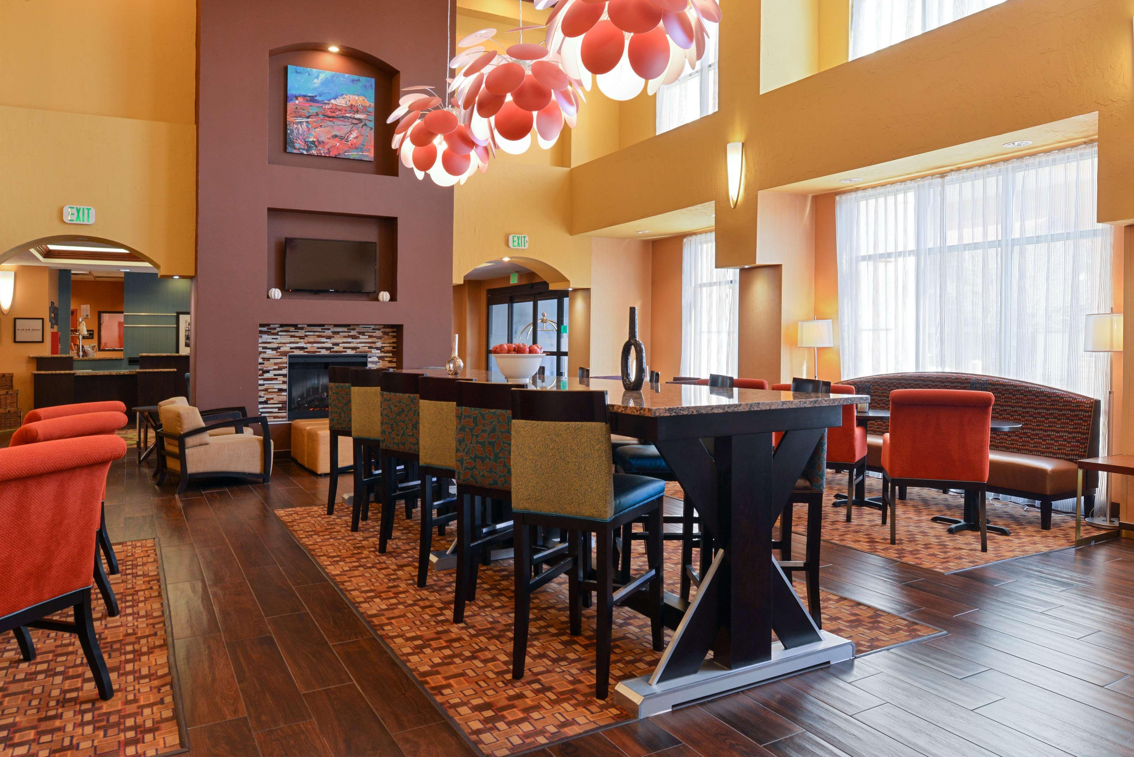 Vista Lobby Hampton Inn & Suites Albuquerque-Coors Road