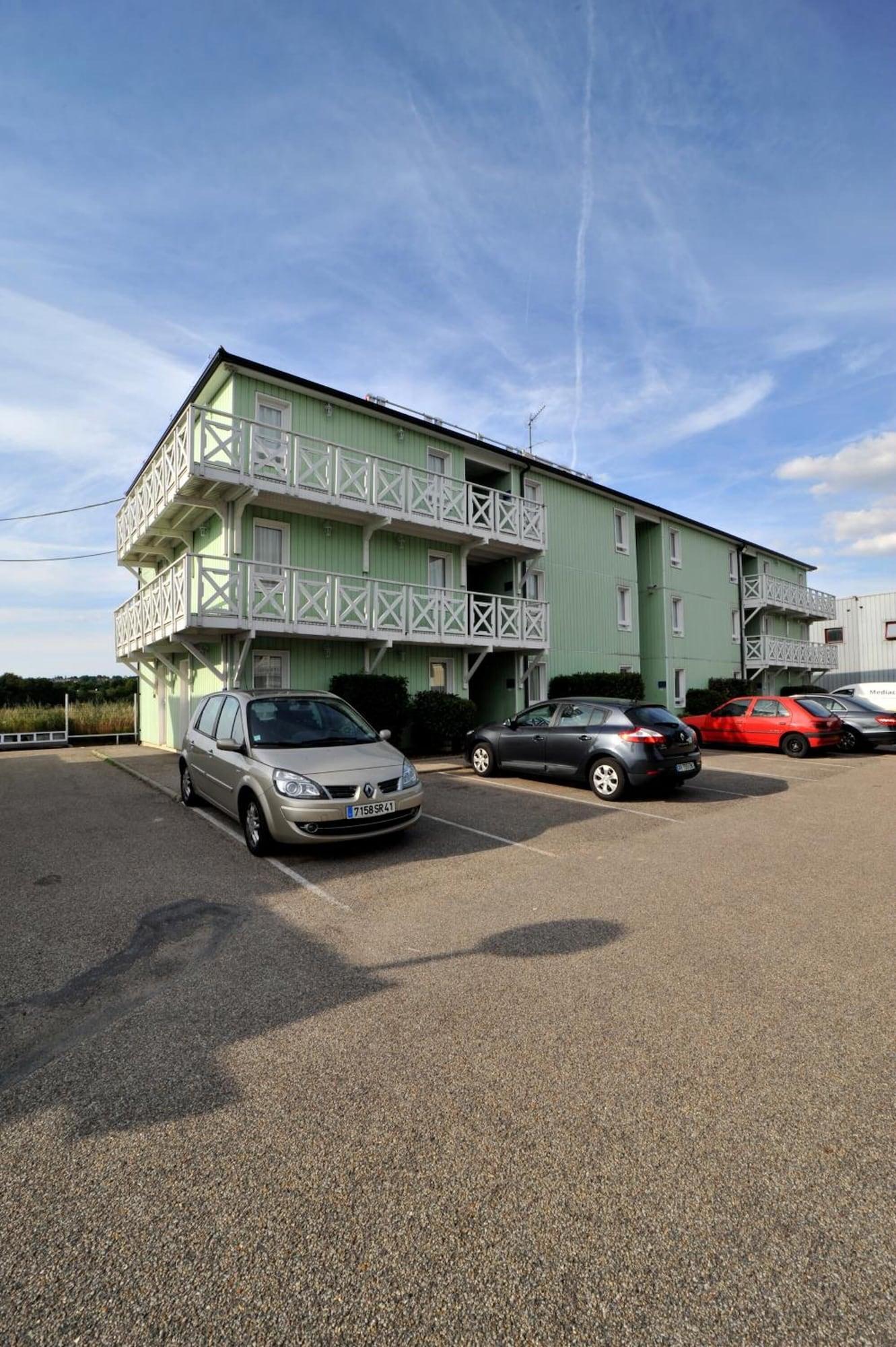 Vista Exterior Hotel initial by balladins Roissy CDG / Saint-Mard