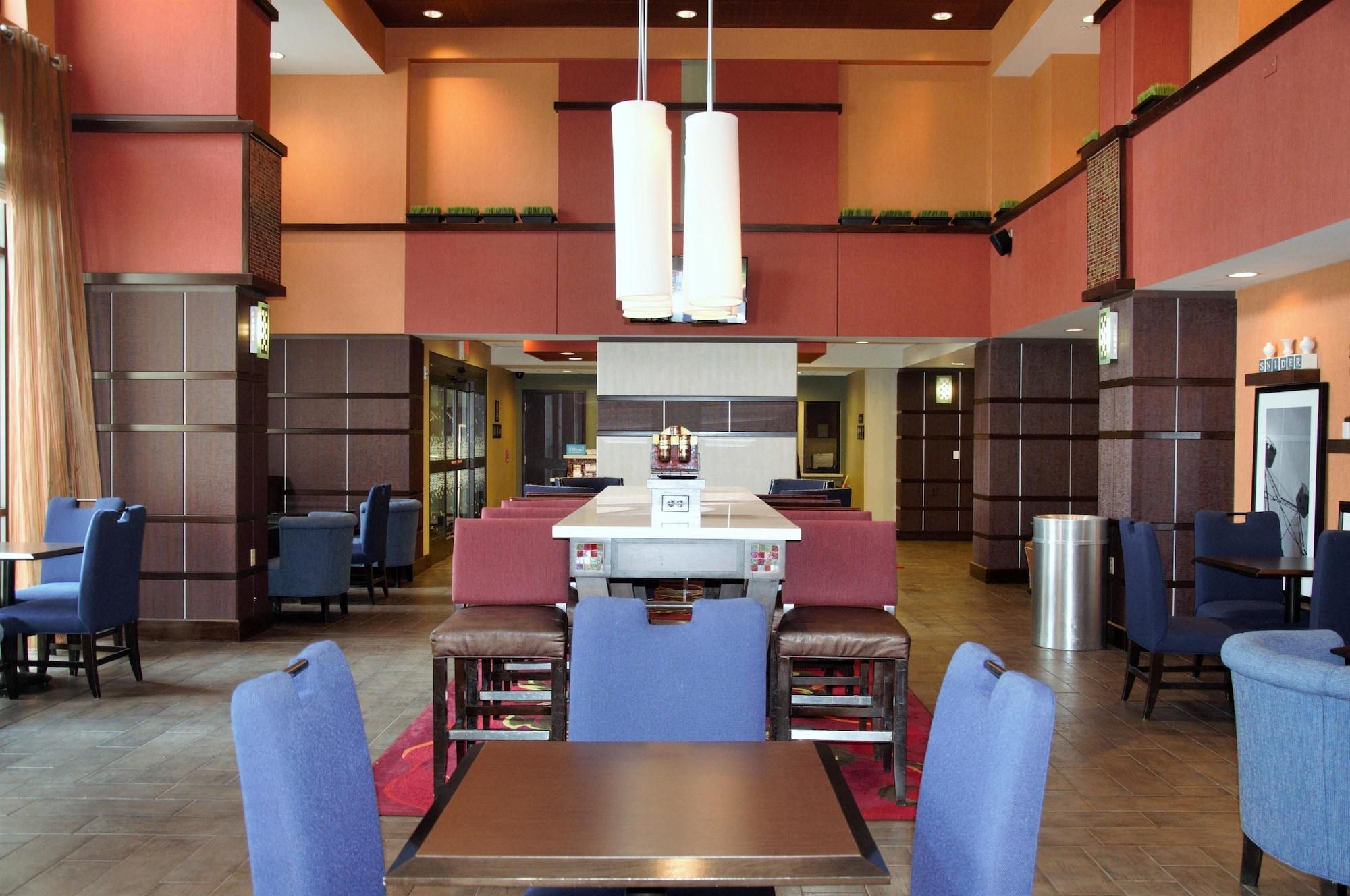Vista Lobby Hampton Inn & Suites Cincinnati/Uptown-University Area