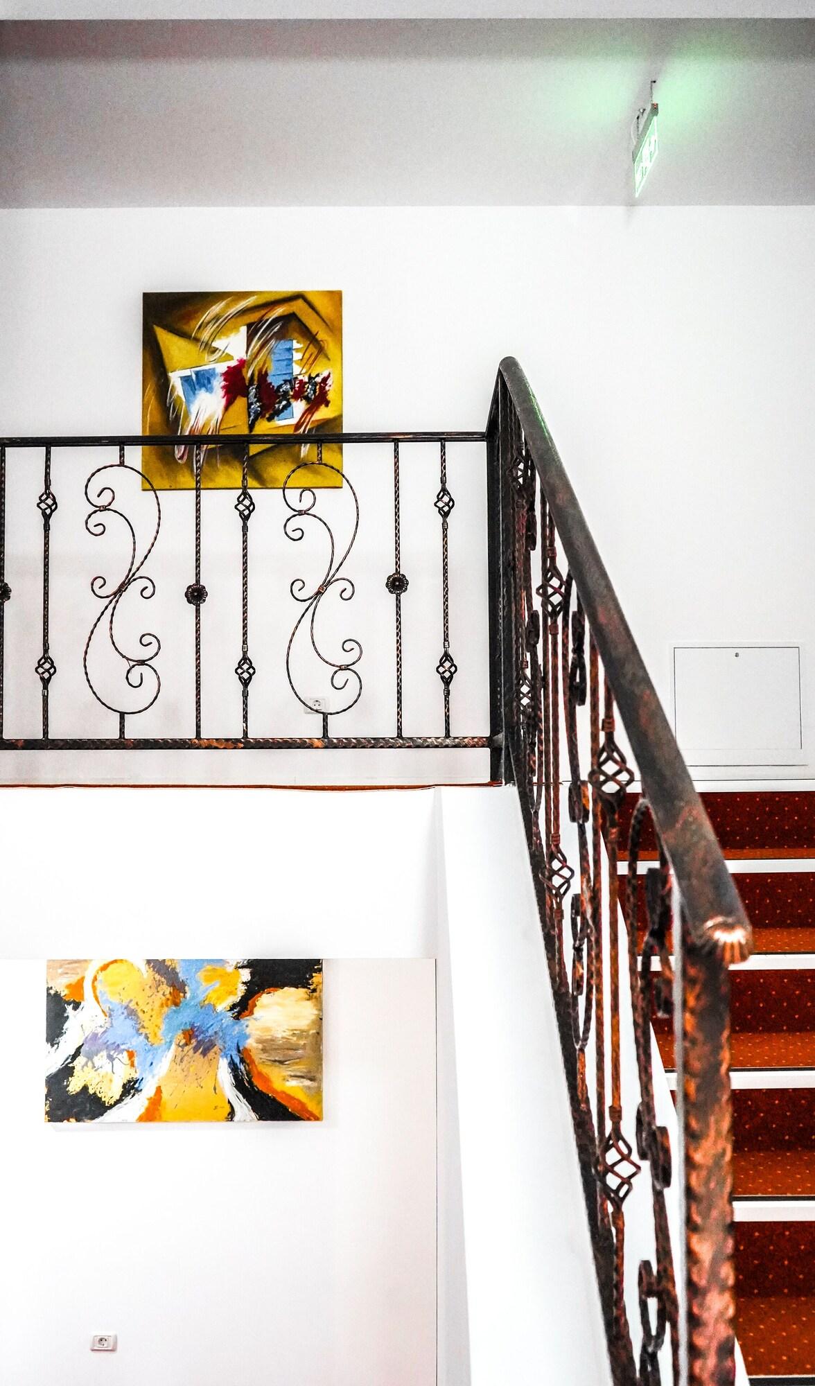 Varios Hotel Cirus
