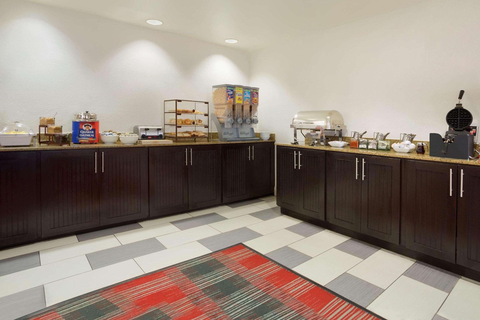 Restaurant Country Inn & Suites by Radisson, DFW Airport South, TX