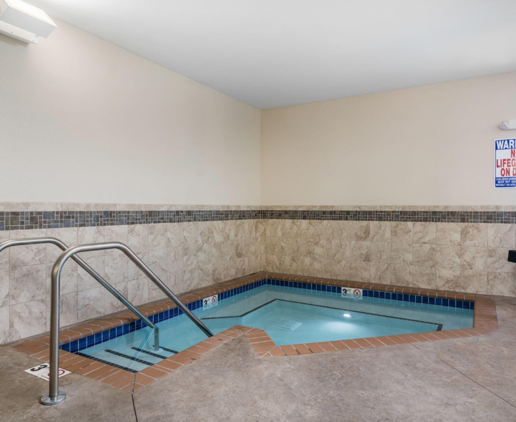 Spa AmericInn by Wyndham Windom