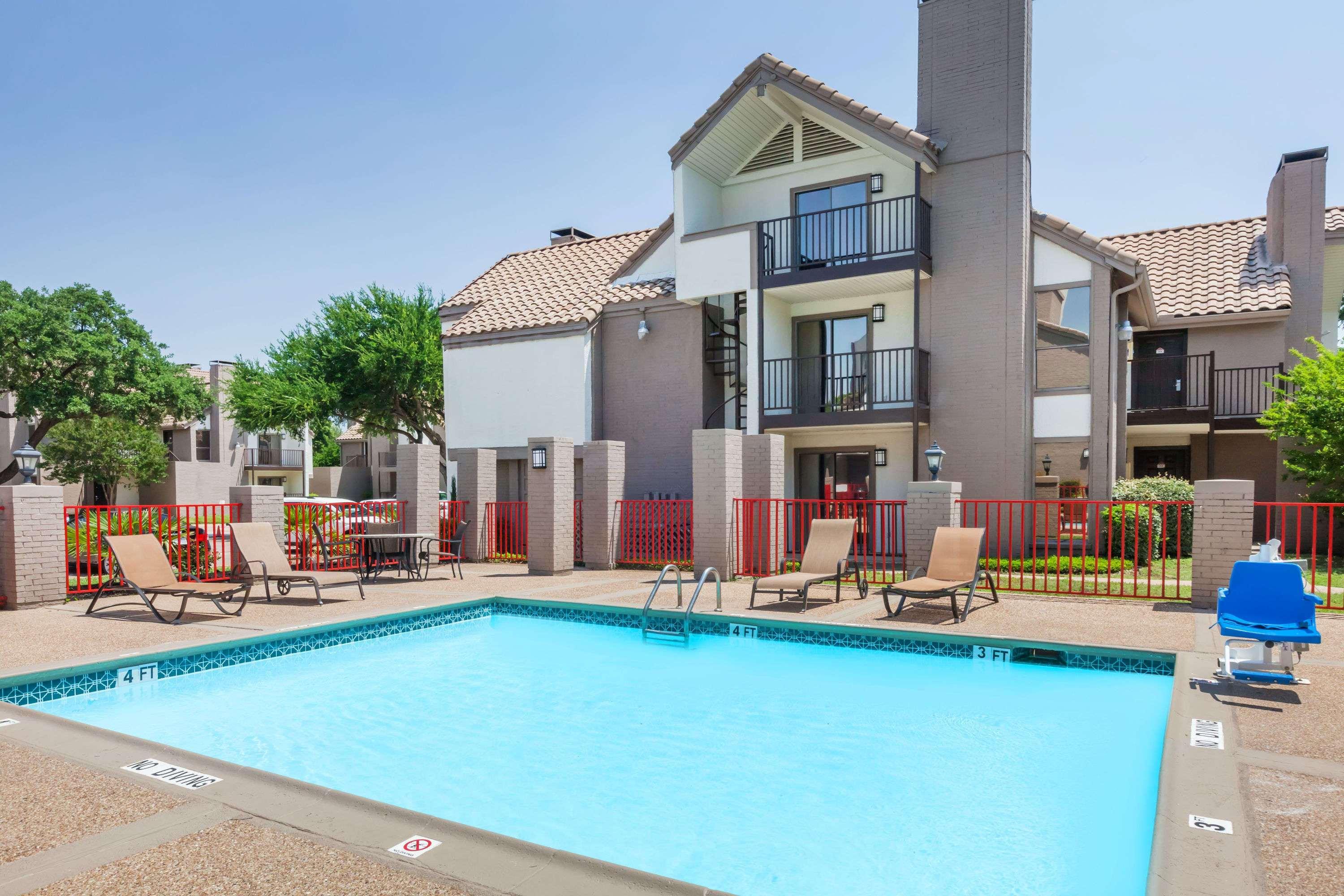 Vista Piscina Hawthorn Extended Stay by Wyndham Dallas