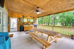 Alquiler Vacacional - 1 Mi to Lake Texoma Access: Home w/ Deck