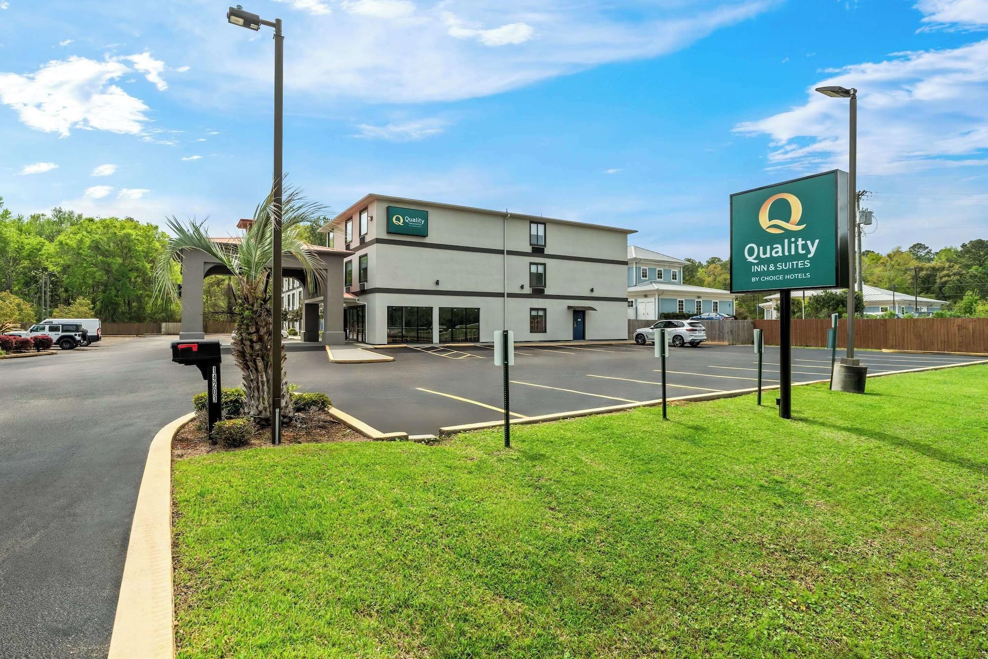 Varios Quality Inn & Suites