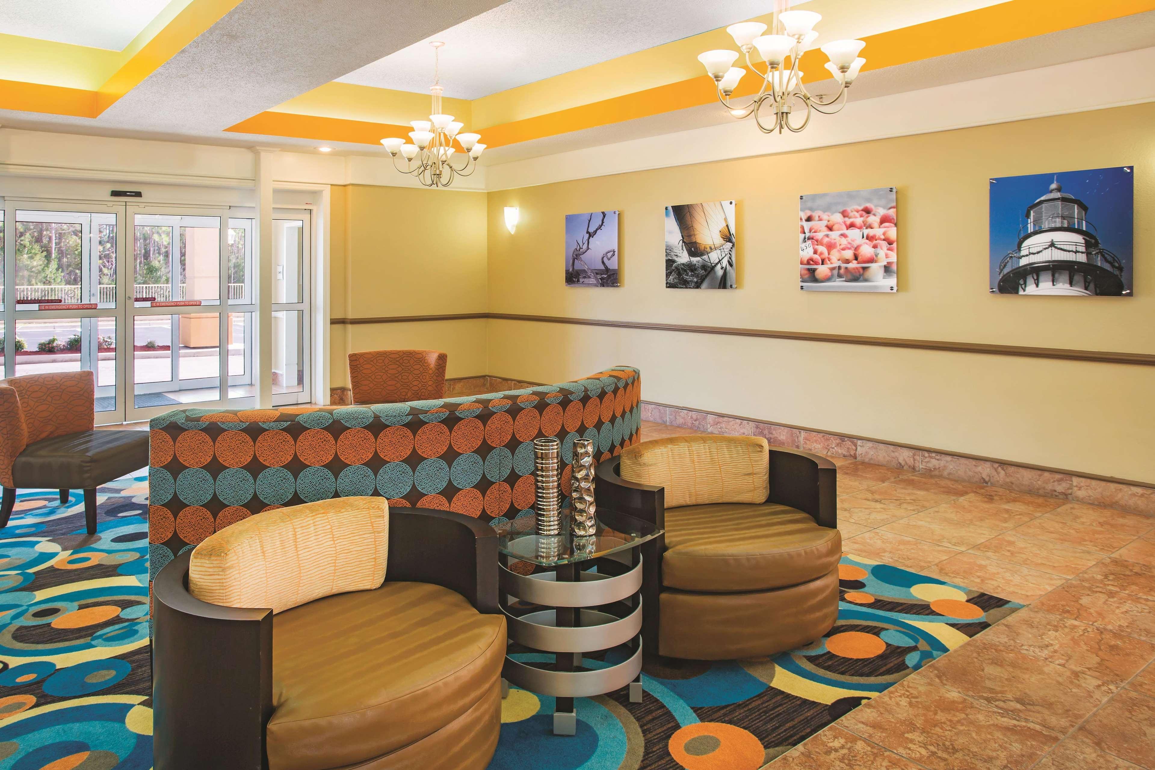 Vista Lobby Spark by Hilton Kingsland