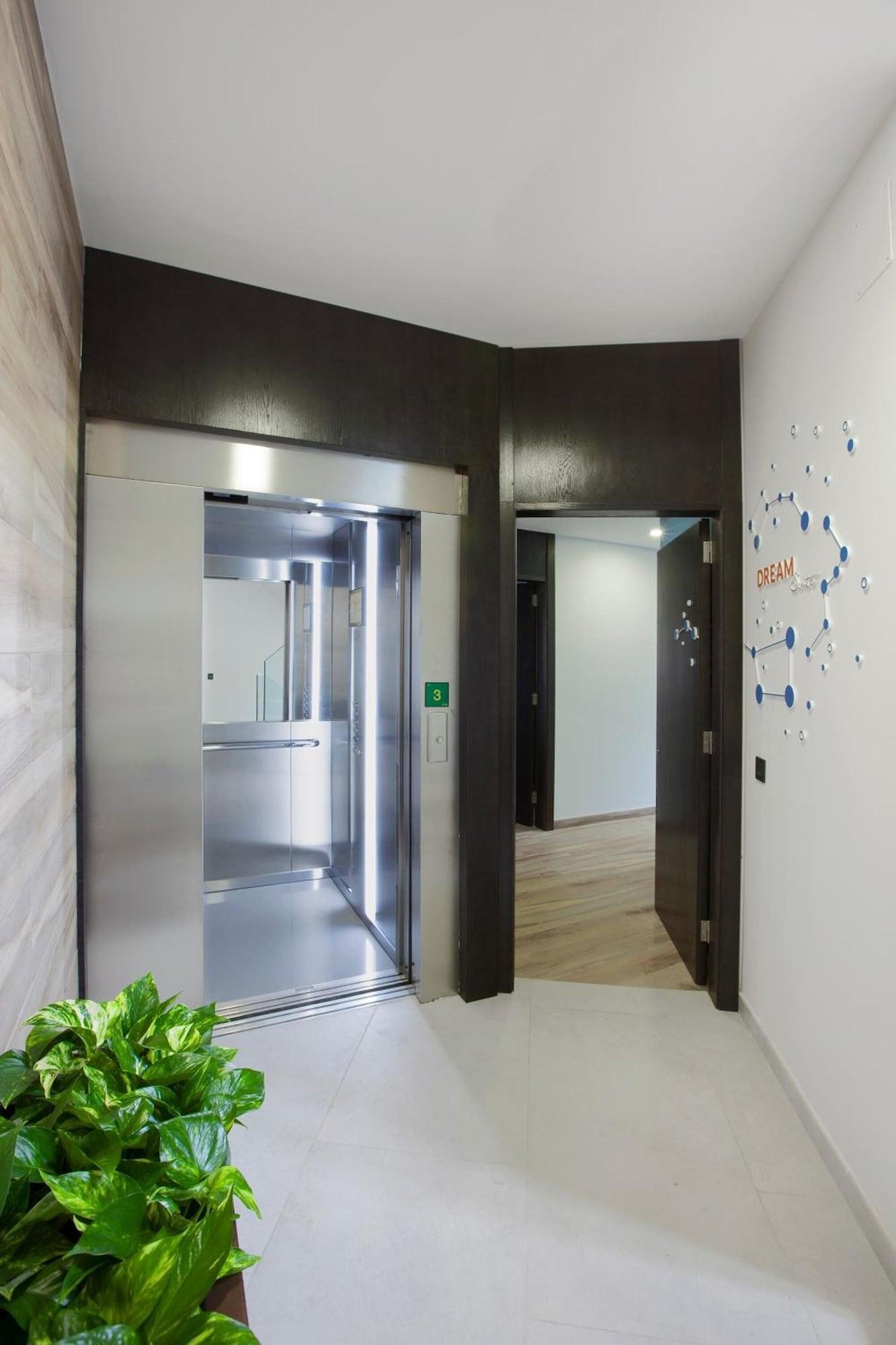Vista Lobby Gran Marina Suites