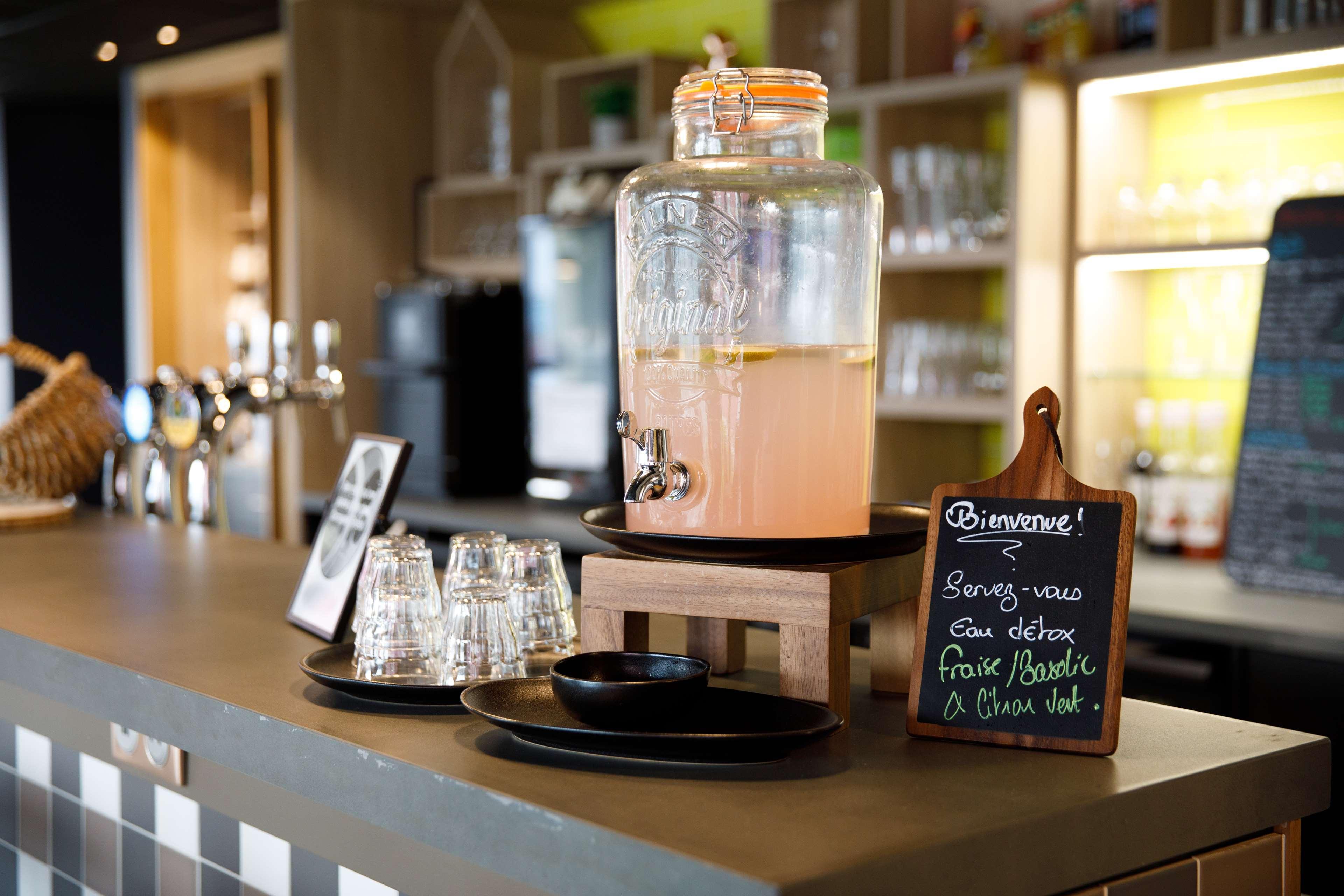 Bar/Salón Campanile Findrol Savoie Leman