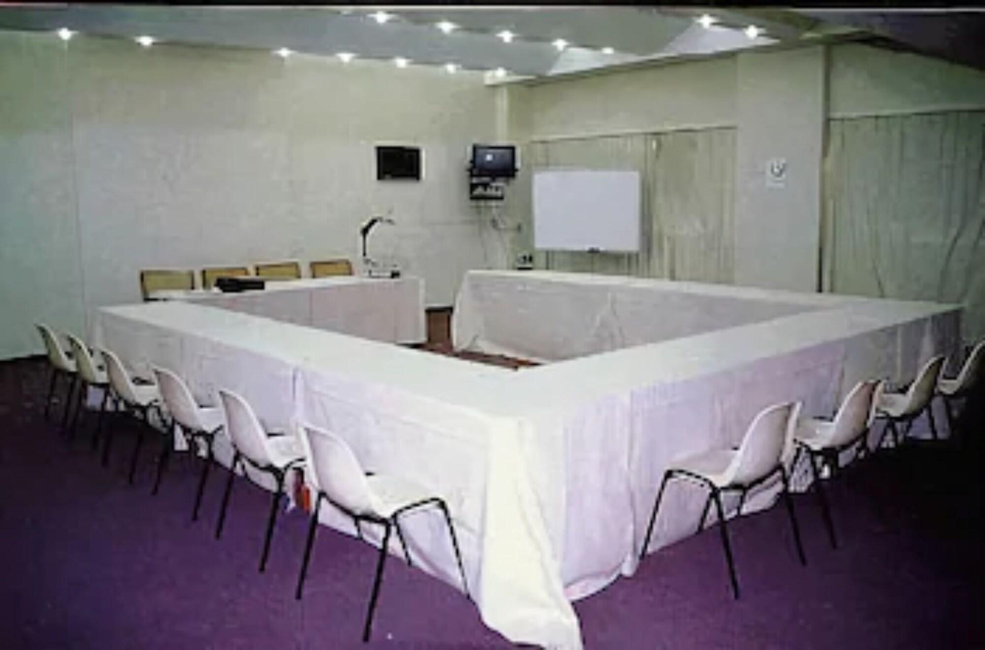Sala de Reuniones Oft Plaza Oeste Hotel