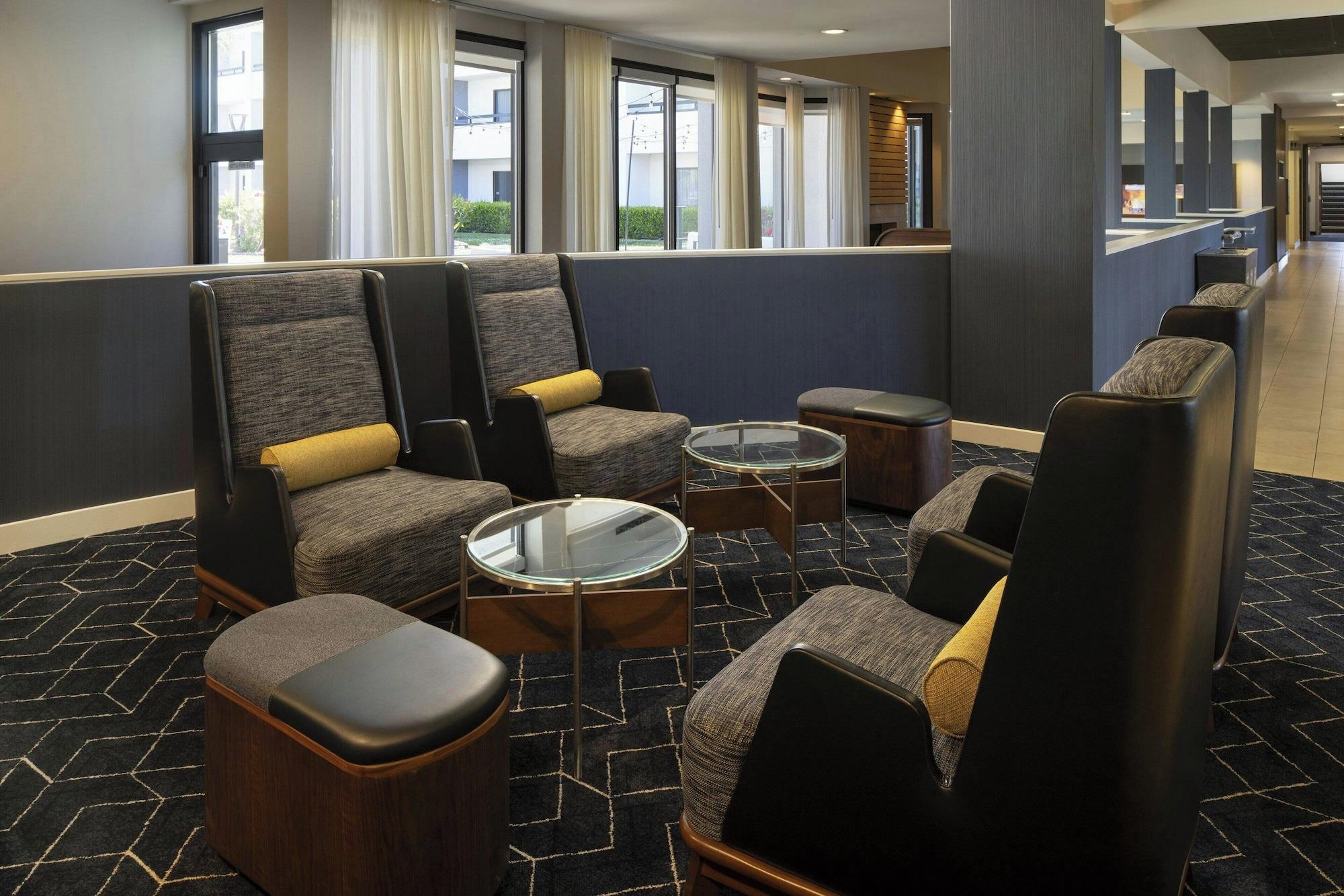 Vista Lobby Courtyard by Marriott Fresno