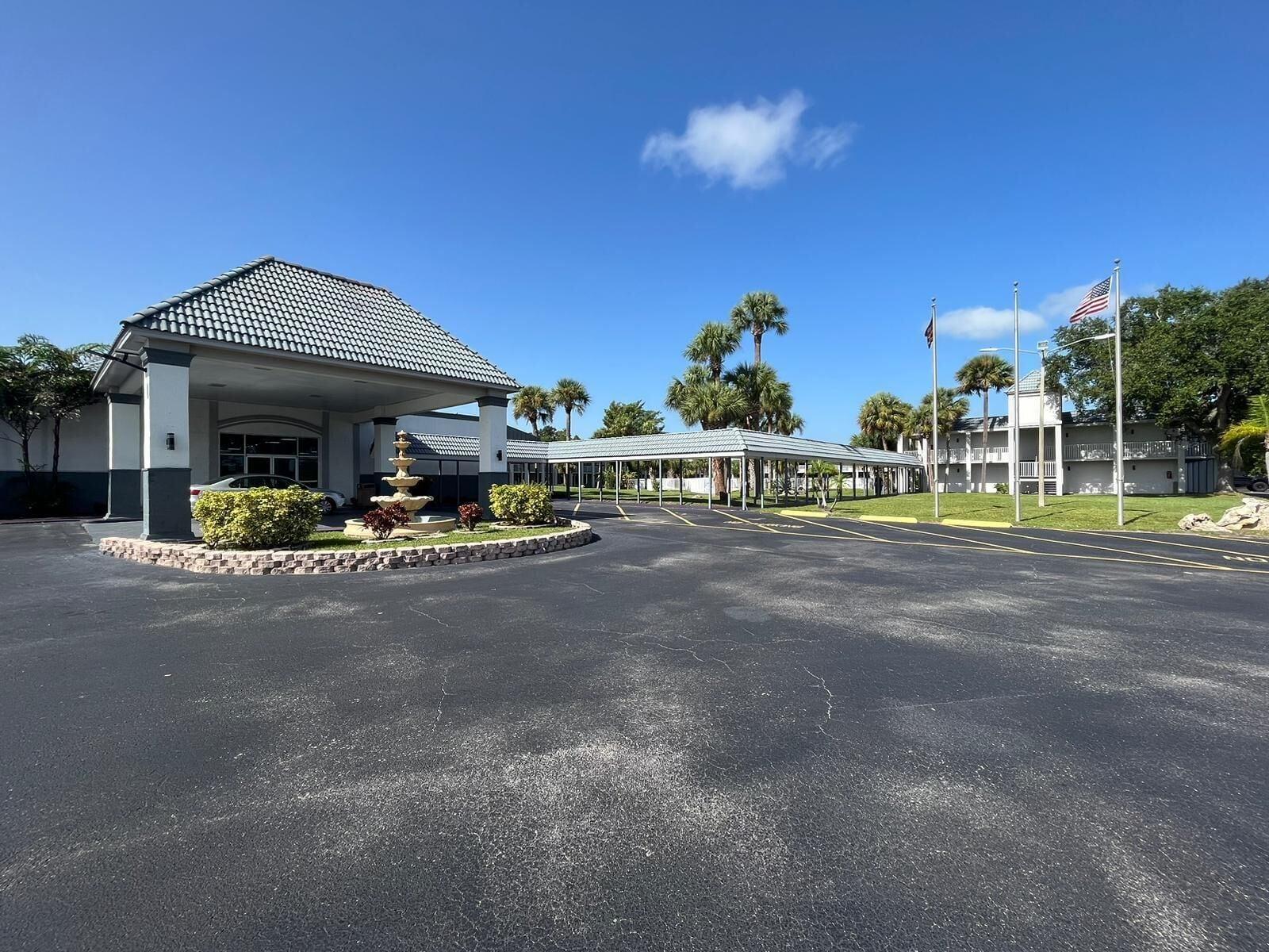 Varios Heritage Park Inn