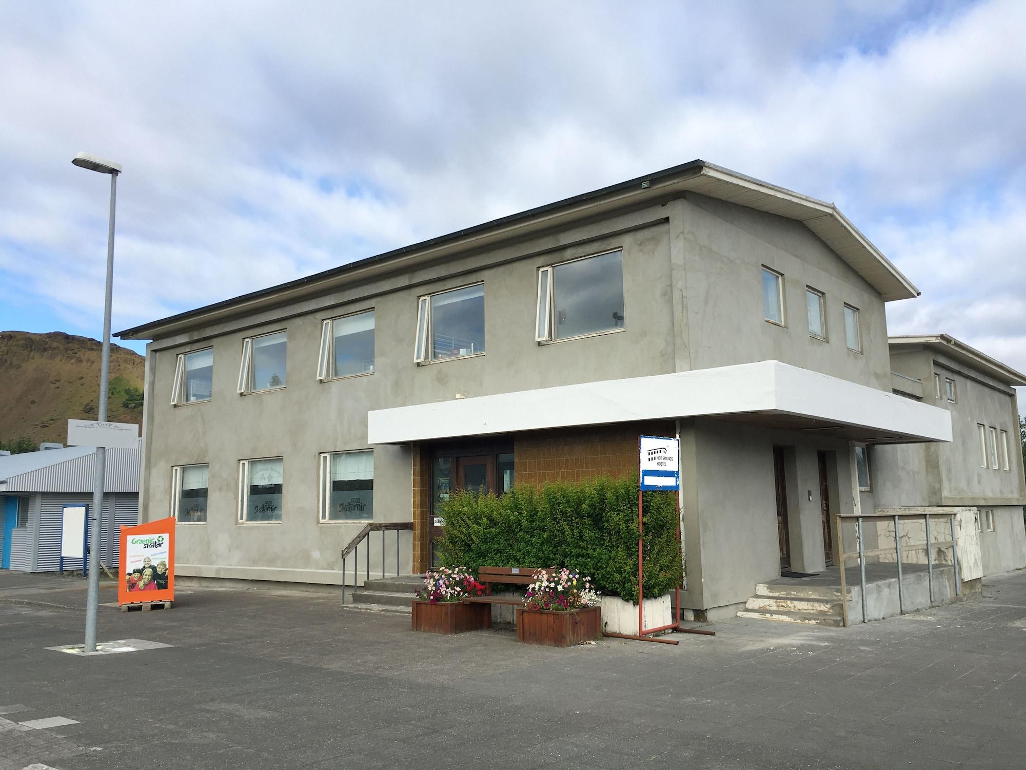 Vista Exterior Hot Springs Hostel