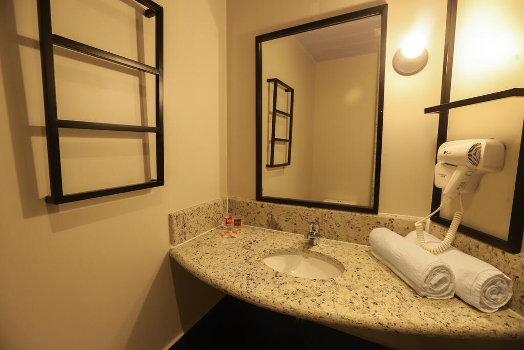 Baño Ibis Cuiabá