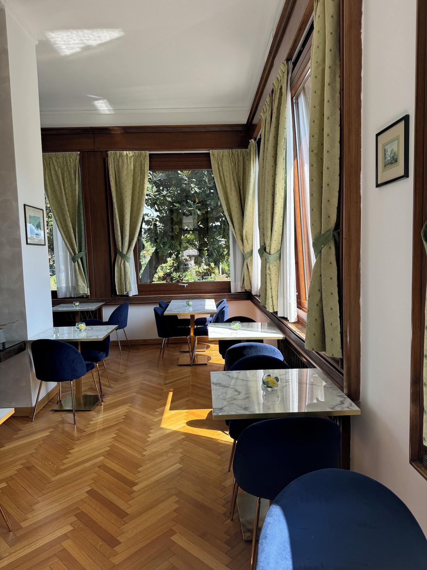 Bar/Salón Hotel La Fontana
