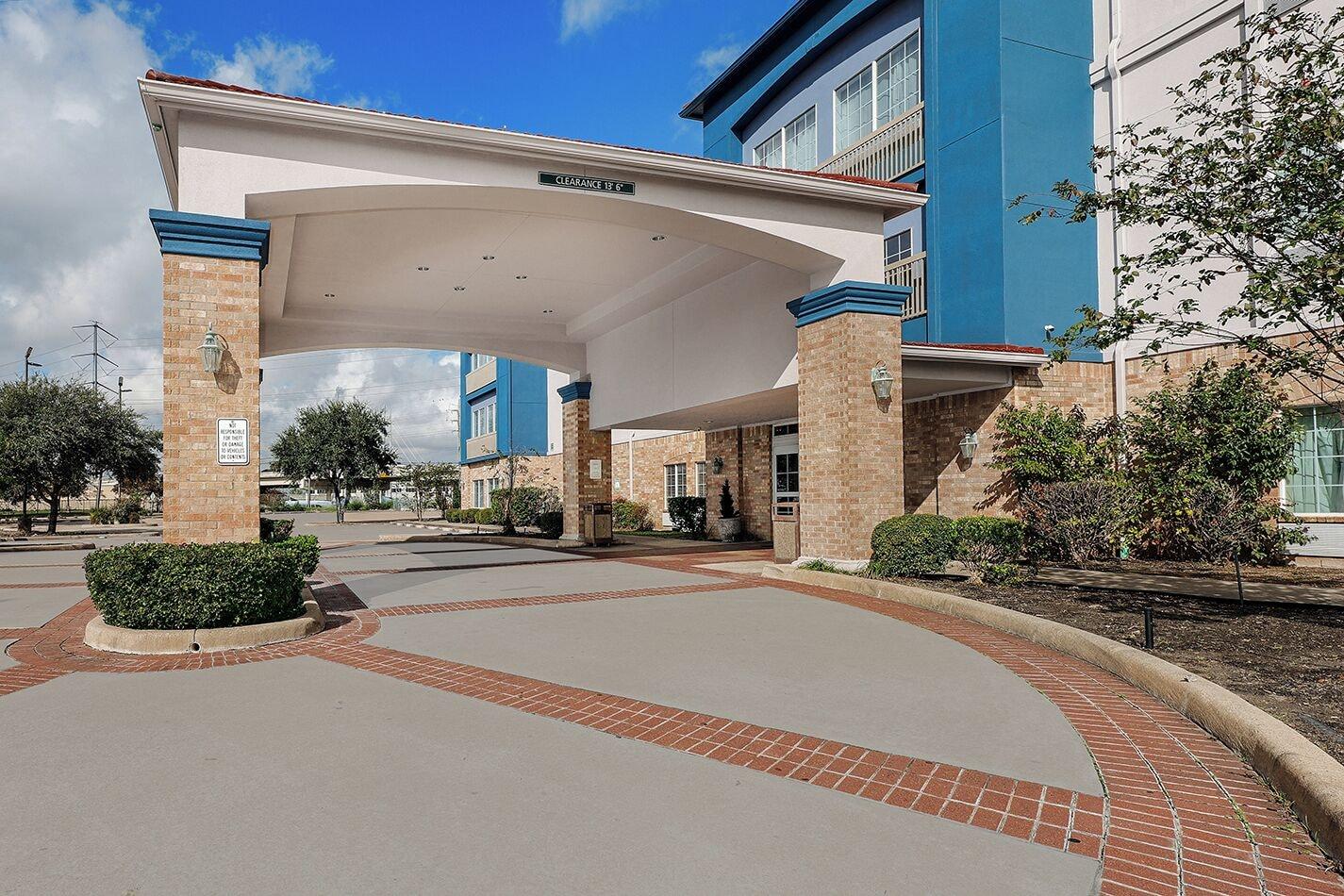 Vista Exterior Sonesta Essential Houston Westchase