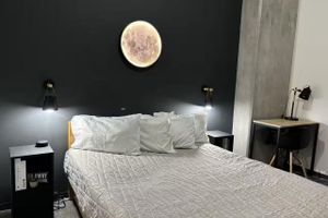 Alquiler Vacacional - Modern & Stylish City Stay for 4 | Double Parking