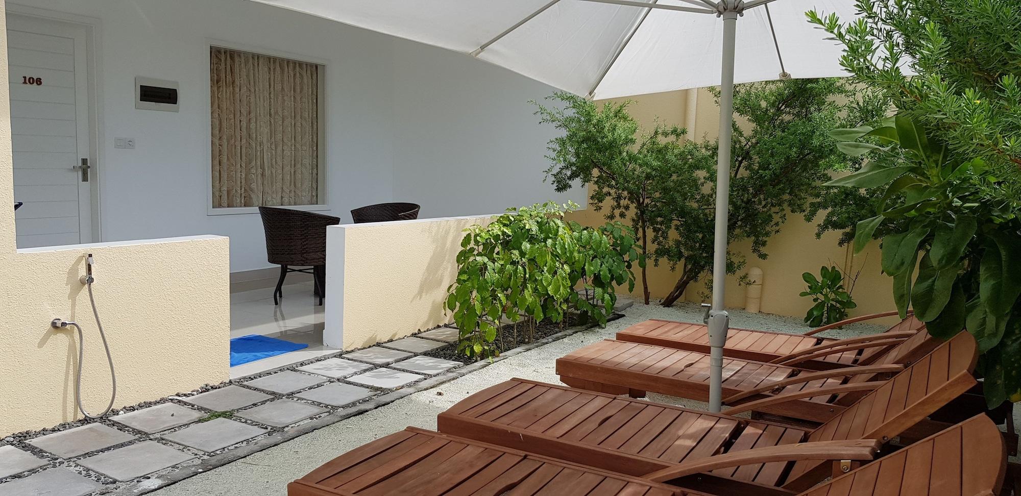 Vista Exterior Scuba Inn