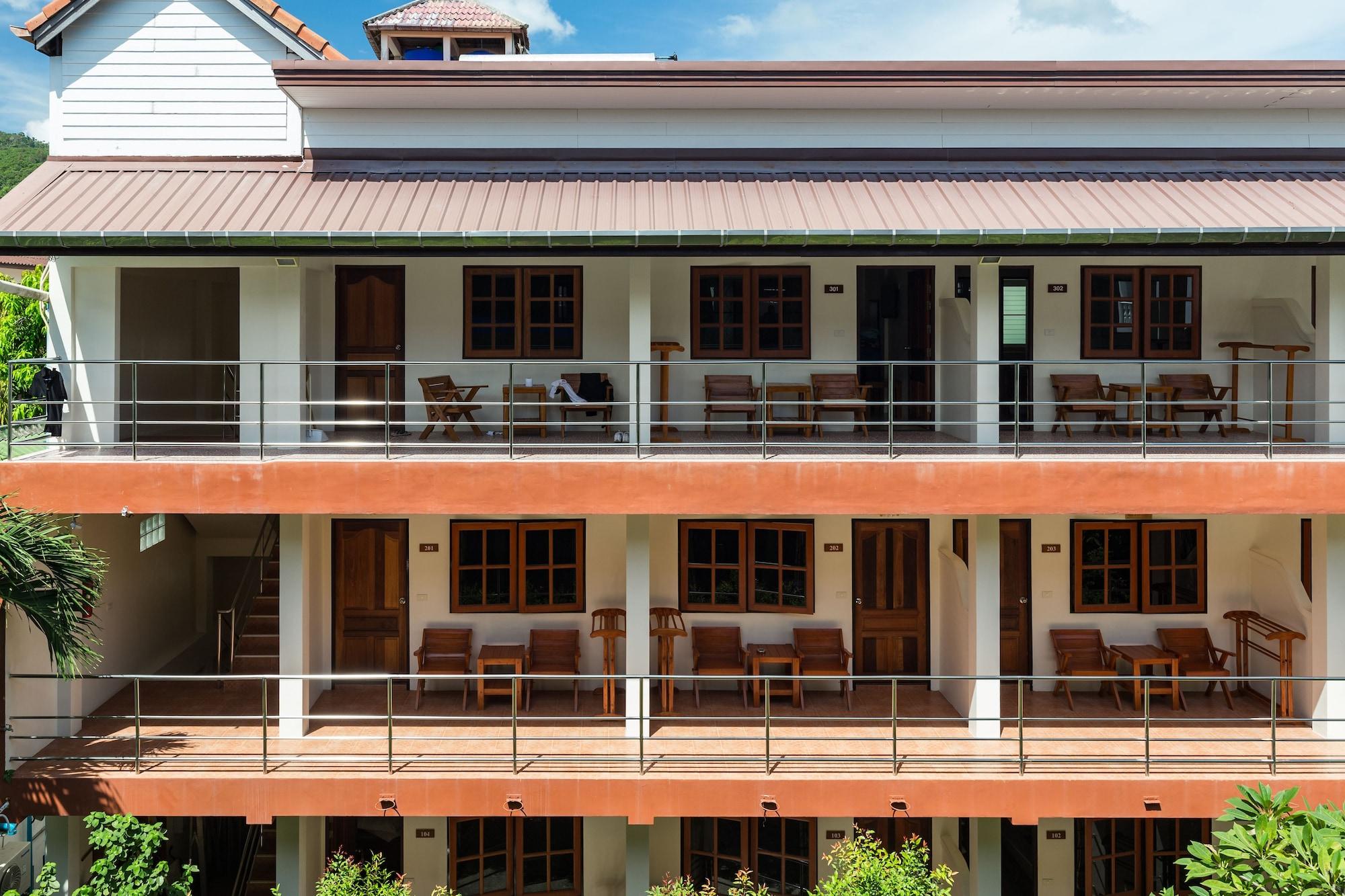 Vista Exterior Batic House By Sharaya Hotel